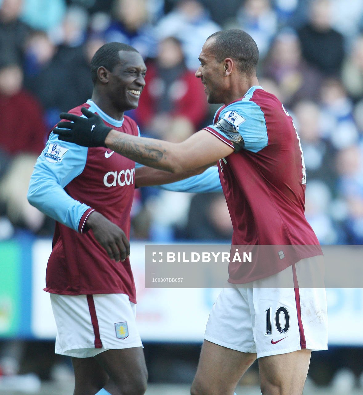 Emile Heskey och John Carew, glädje, jubel
