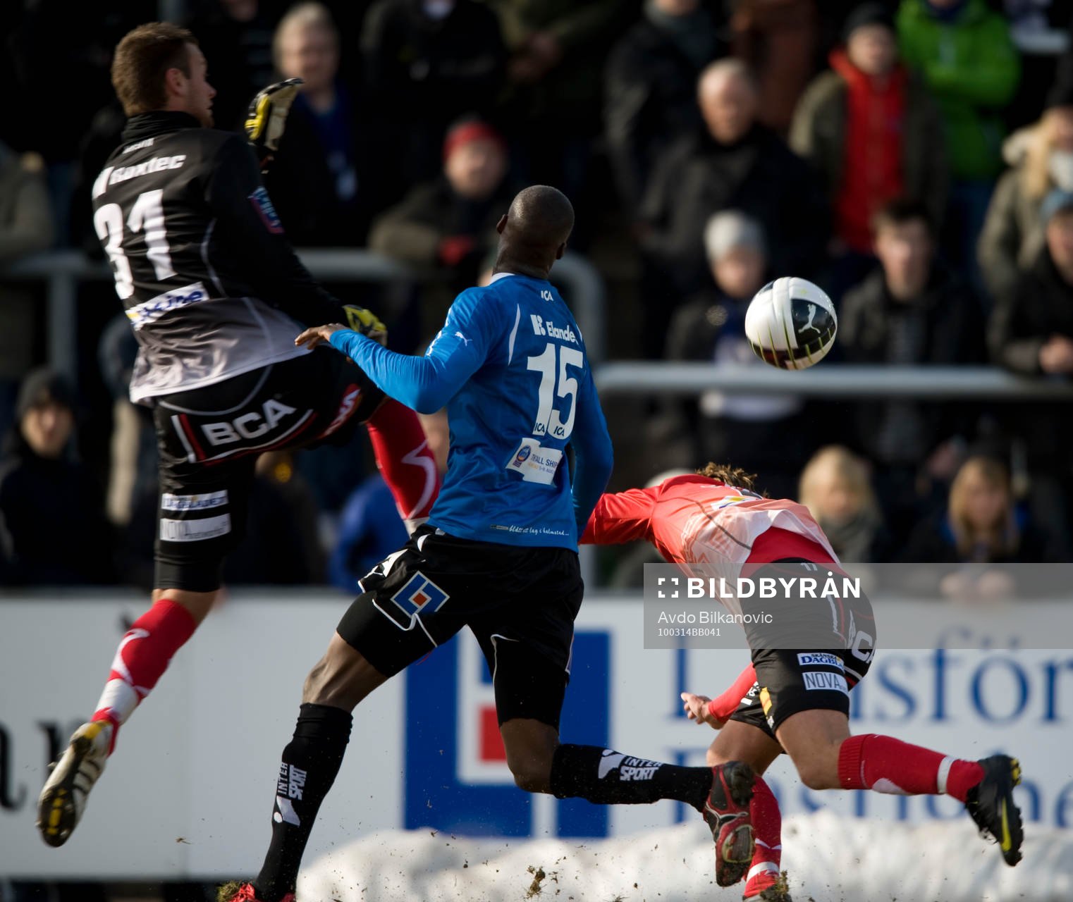 Joe Sise, Halmstad och Viktor Noring, målvakt, Trelleborg