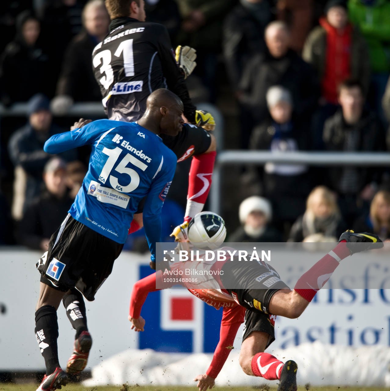Joe Sise, Halmstad och Viktor Noring, målvakt, Trelleborg