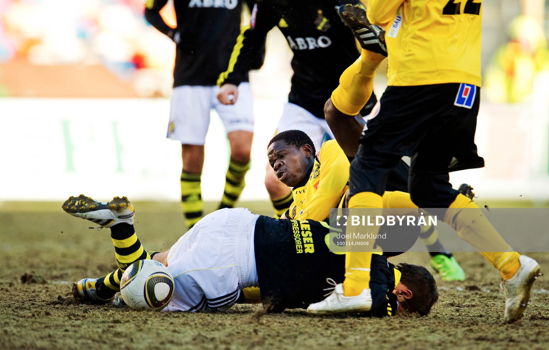 Patrick Osiako, Mjällby, och Sebastián Eguren, AIK