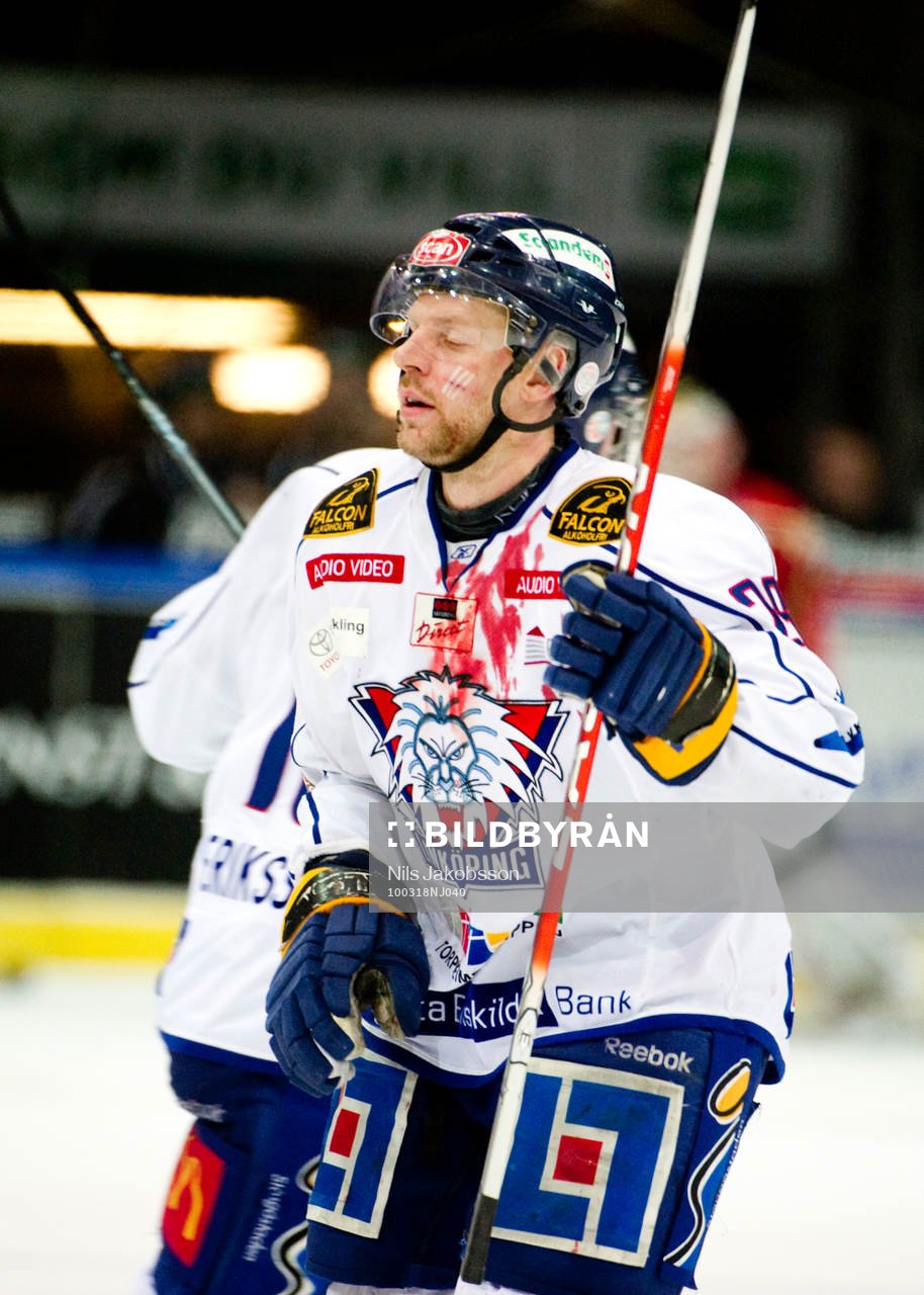 Nicklas Hävelid, Linköping (blod, tröja, skada)