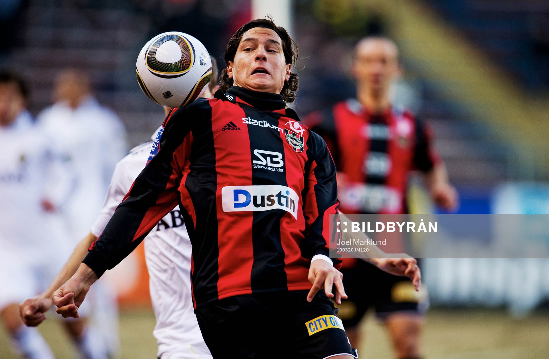 Miiko Albornoz, Brommapojkarna