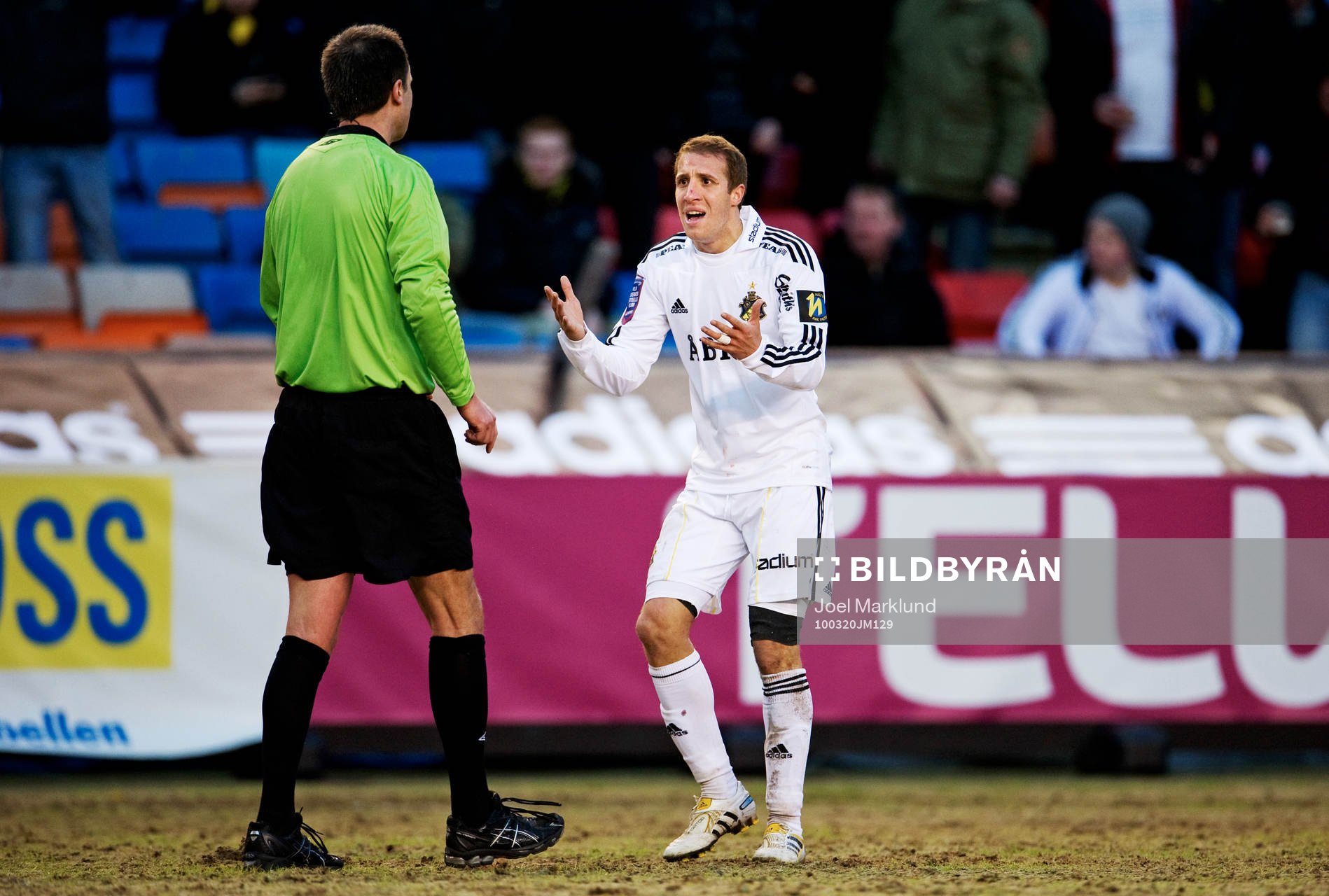 Kenny Pavey, AIK och Martin Ingvarsson, domare (Utvisad,