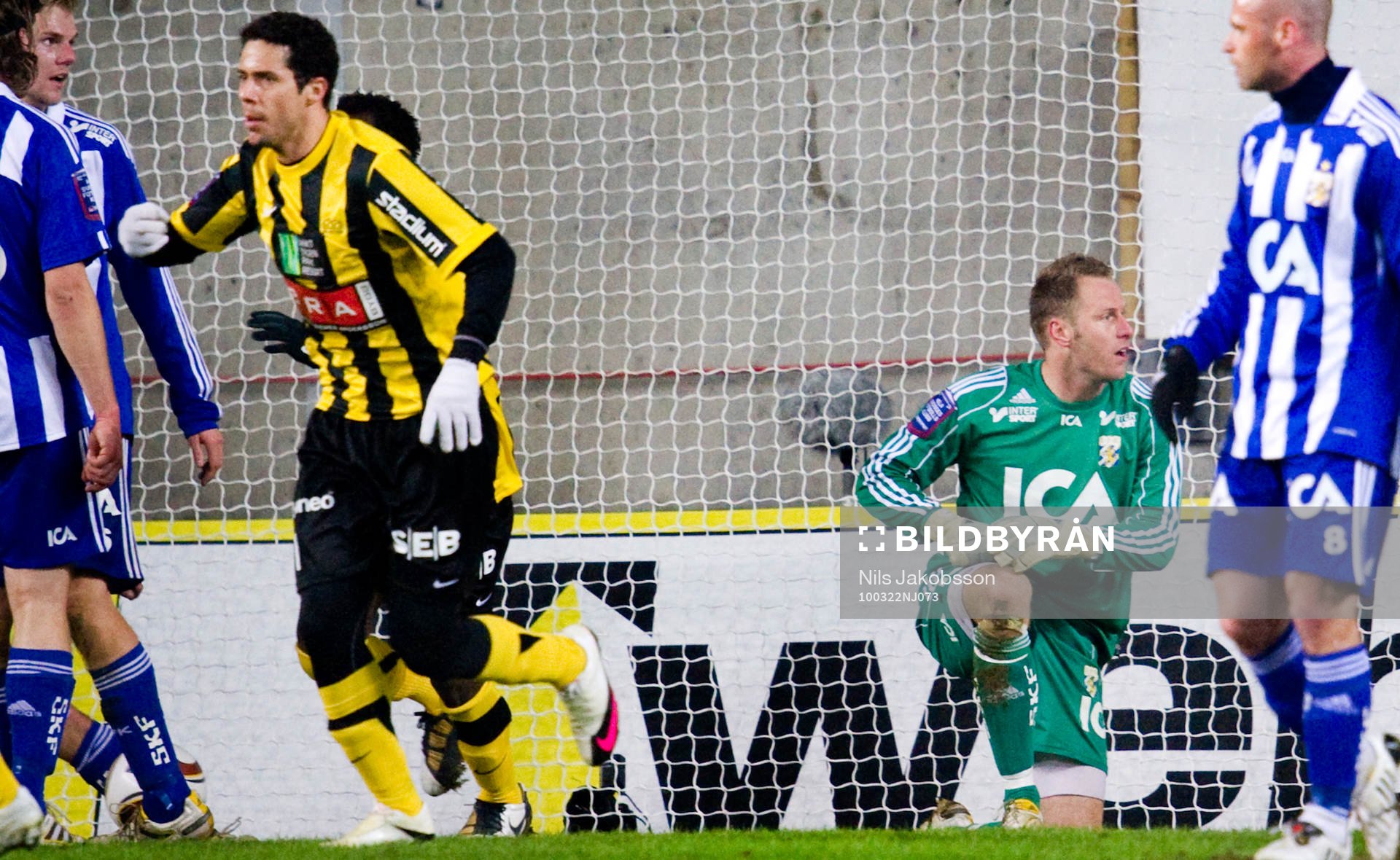 Vinicius, Häcken (Jubel) och Kim Christensen, målvakt,