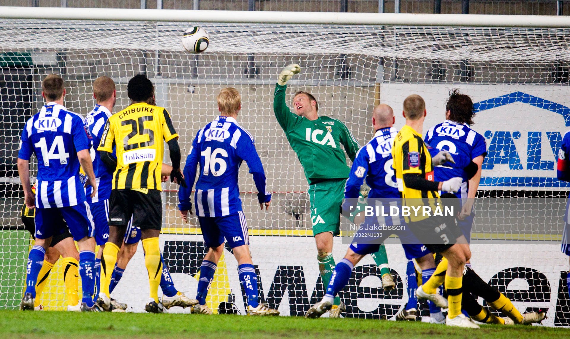Vinicius, Häcken och Kim Christensen, målvakt, IFK