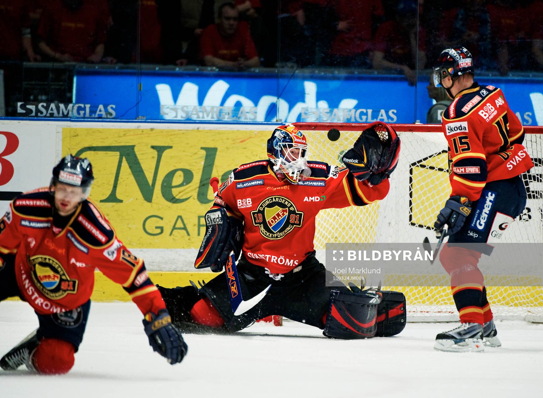 Gustaf Wesslau, målvakt, Djurgården, räddar ett skott