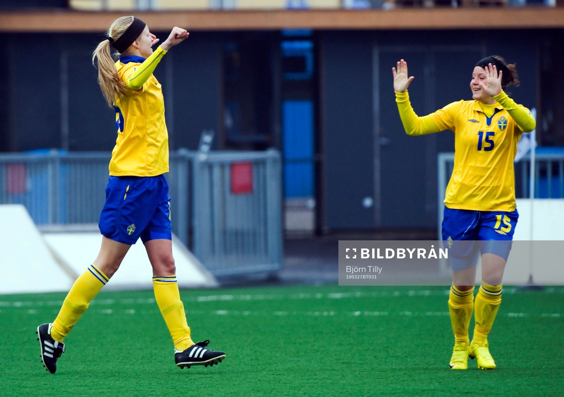 Amanda Wegerman och Kristin Carlsson, Sverige, jubel