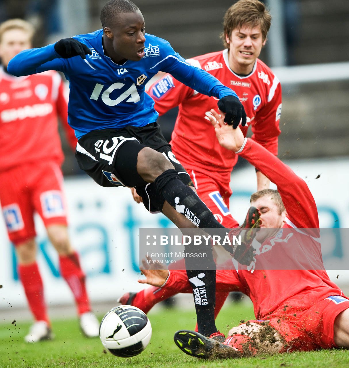 Joe Sise, Halmstad. Johan Niklasson, Åtvidaberg