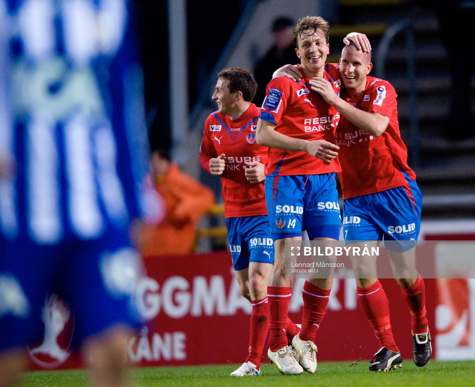 1-0 Mattias Lindström, som grattas av Erik Edman