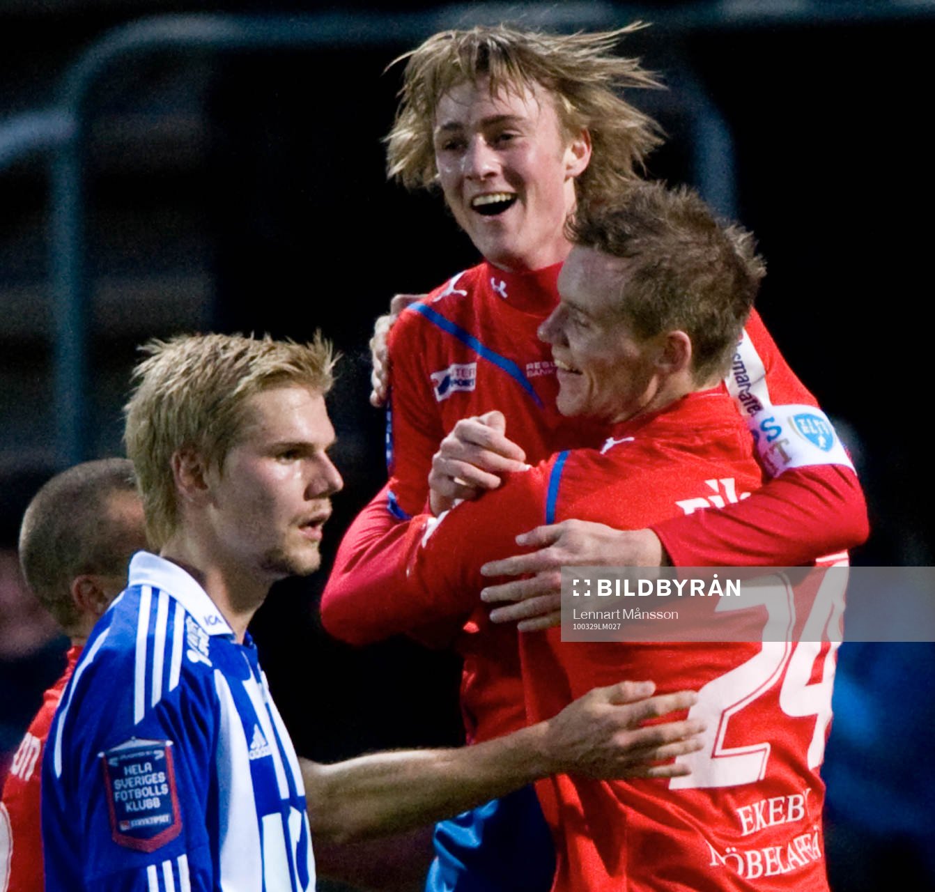 2-0 Marcus Nilsson som grattas av Rasmus Jönsson