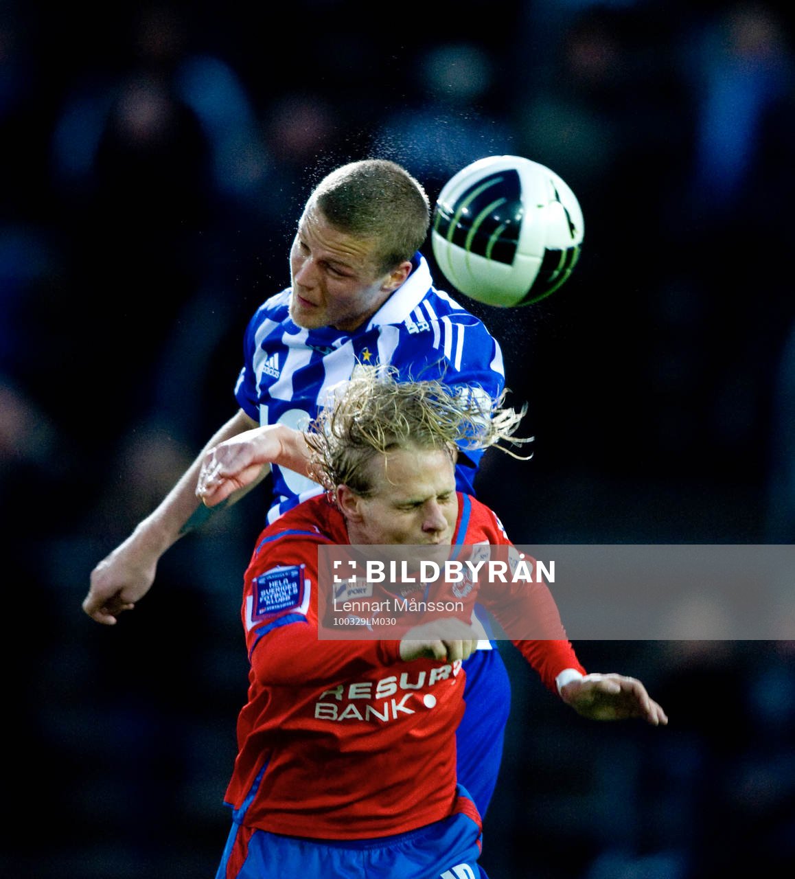 Ragnar Sigurdsson trycker ner Erik Sundin