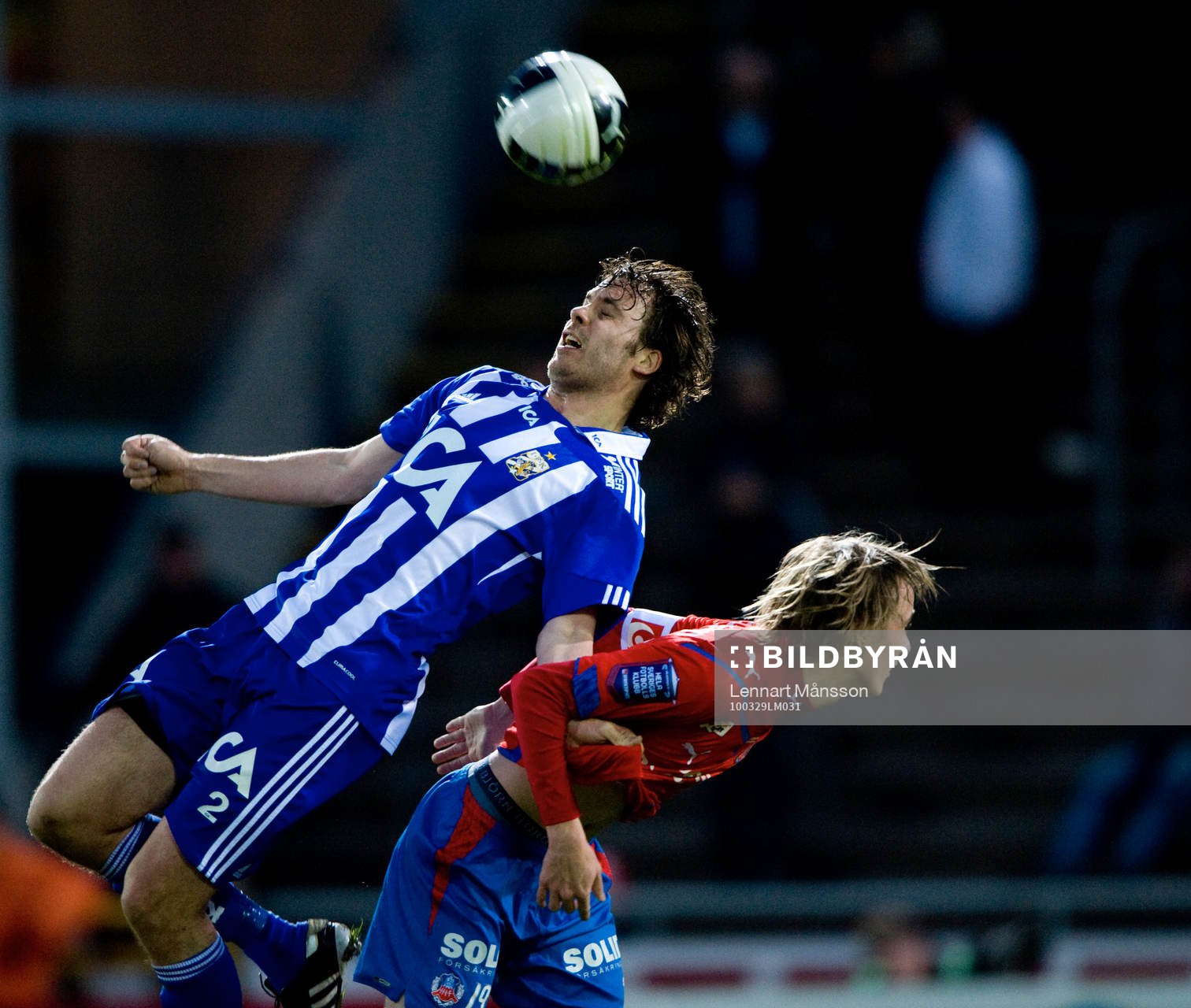 Kalle Svensson lägger sig på Rasmus Jönsson
