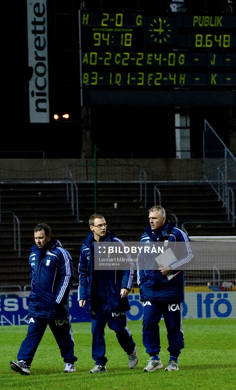 Det lyser 2-0 på ljustavlan, Stefan Rehn, Jonas Olsson och