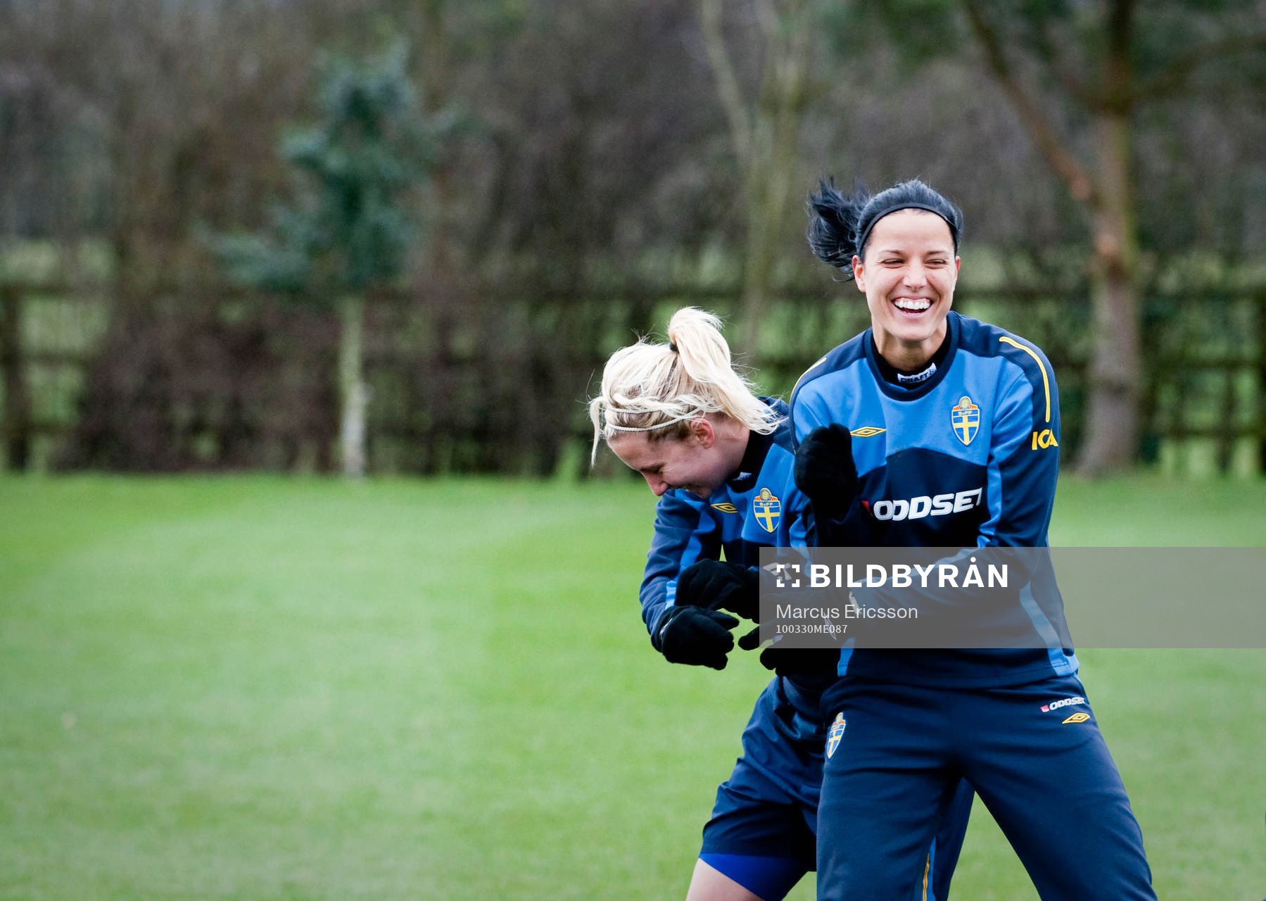 Louise Fors och JEssica Landström, skojjar med varandra