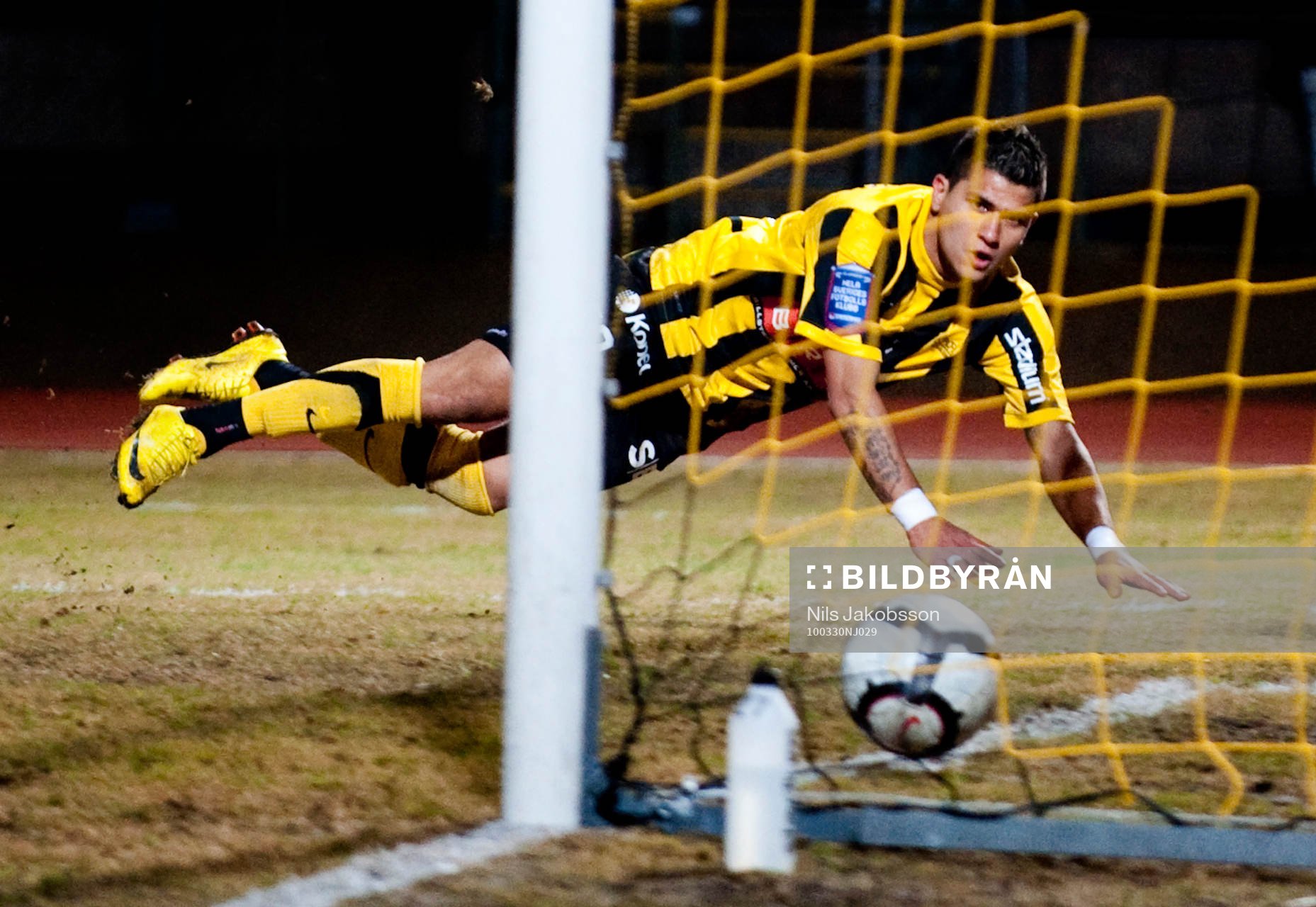 Paulinho, Häcken gör mål