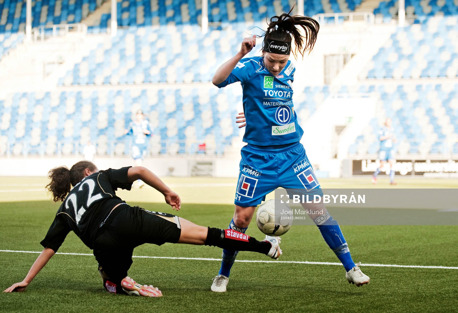 Catrine Johansson, Göteborg, stoppar Maja Krantz,