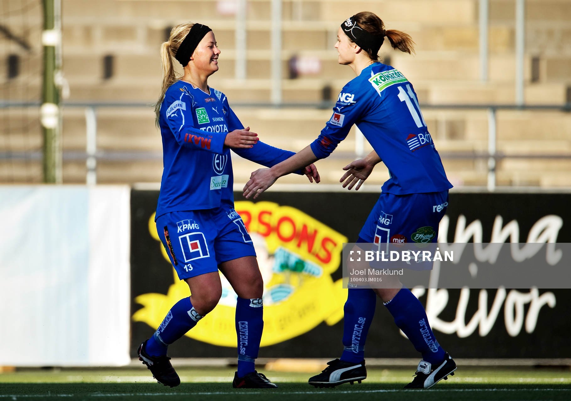  Tilda Heimersson och Nora Holstad Berge, Linköping, jubel efter 1-0.