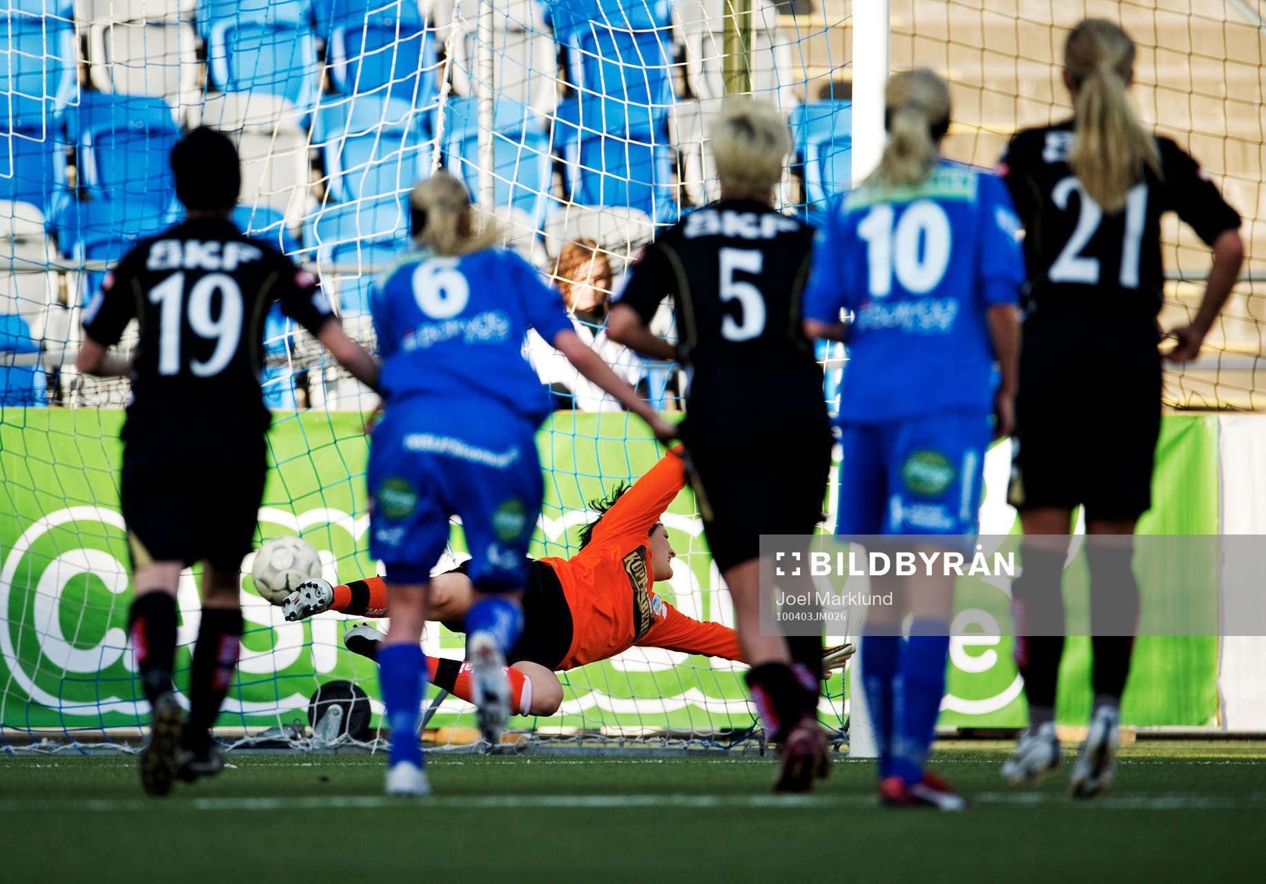 Susanne Nilsson, målvakt, Göteborg, släpper in