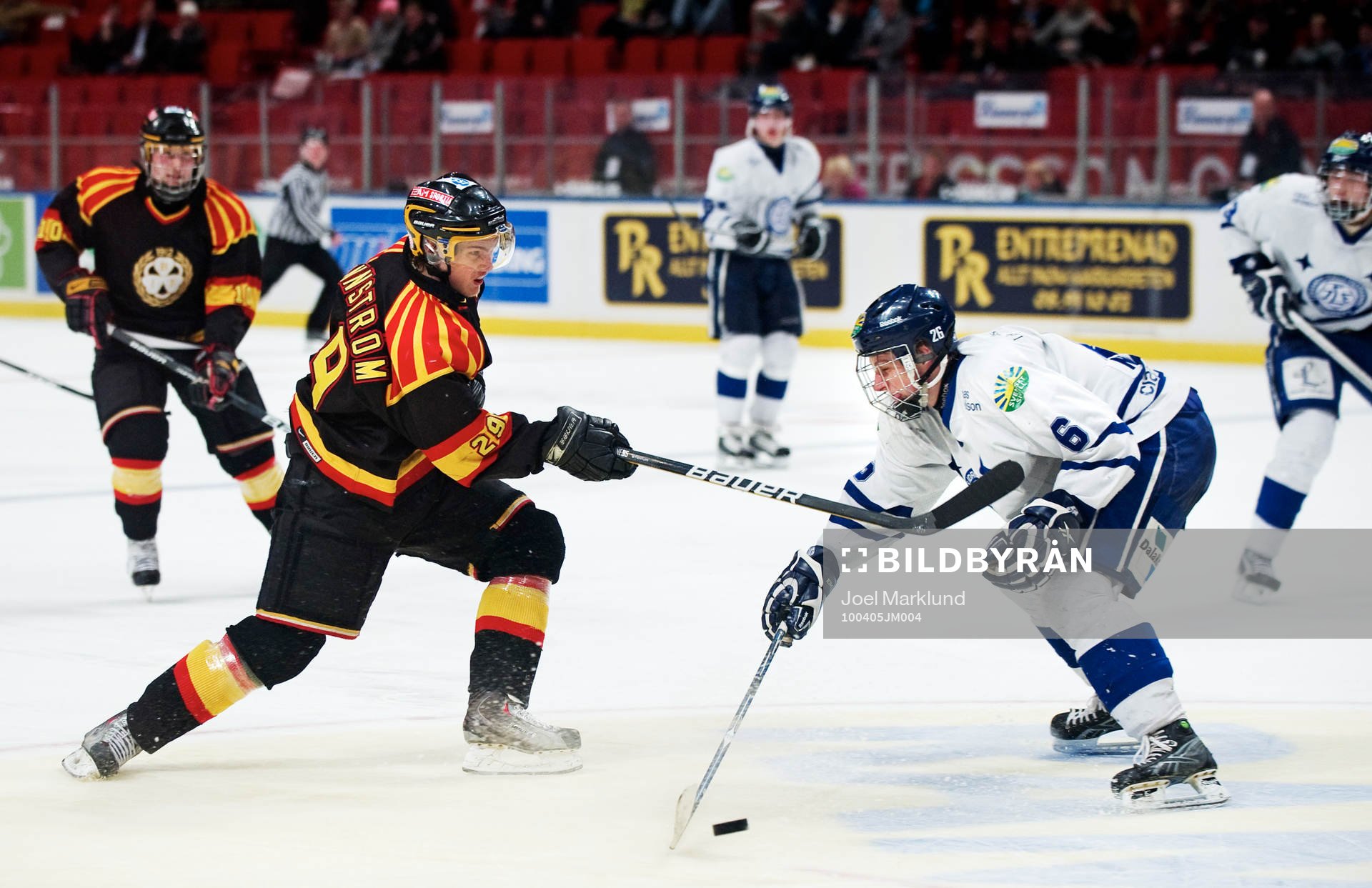 Sebastian Wännström, Brynäs, försöker att ta sig