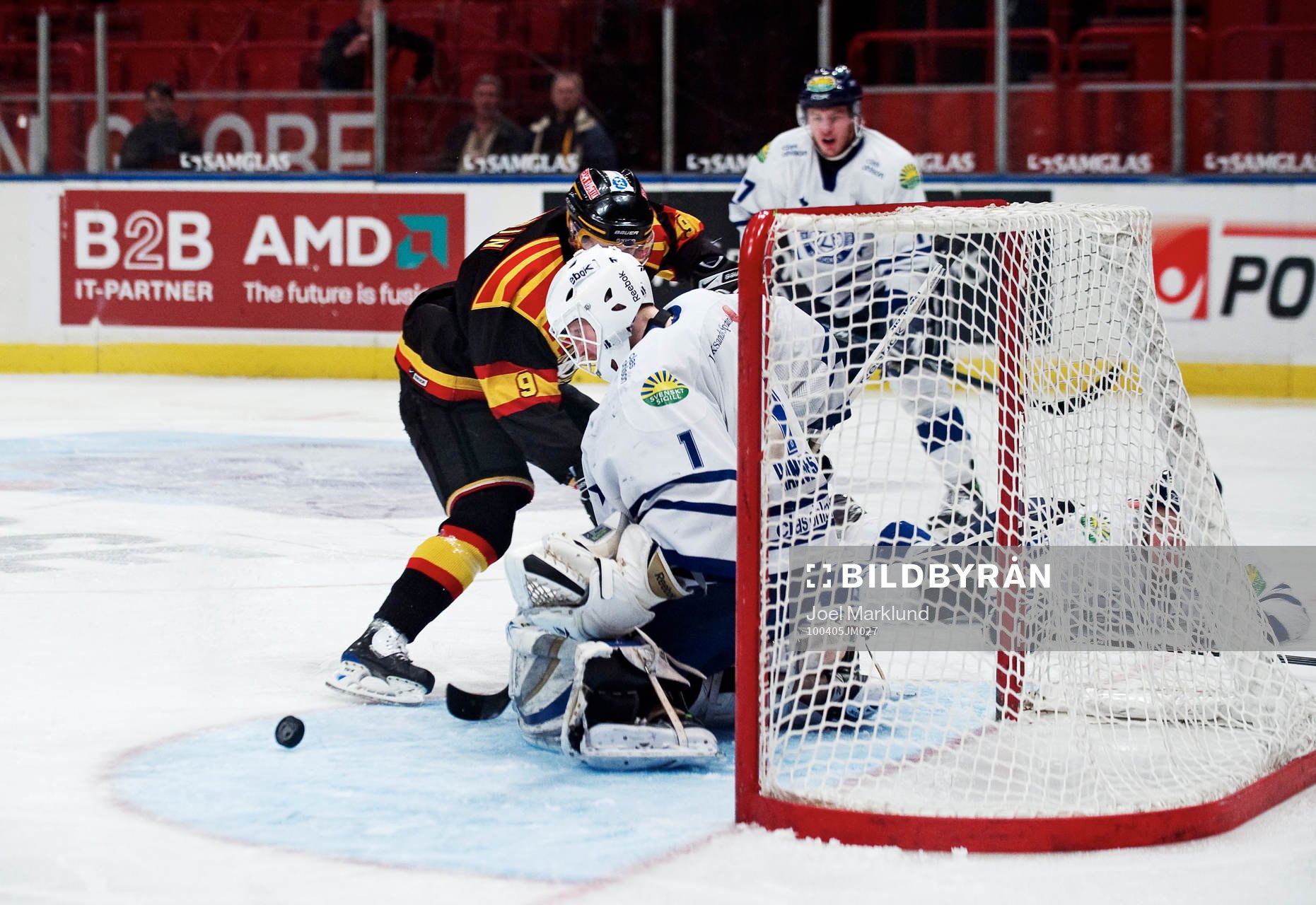 Erik Hanses, målvakt, Leksand, räddar ett skott från