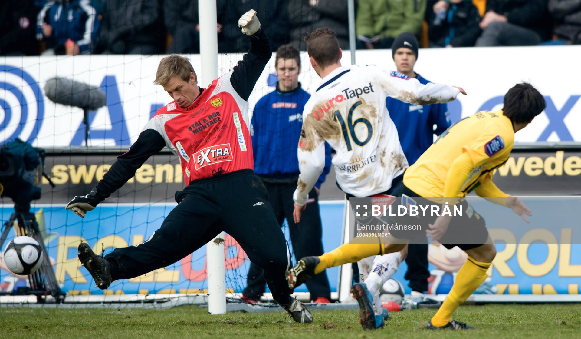 0-3 Alexander Gerndt som skjuter förbi Mattias Asper,