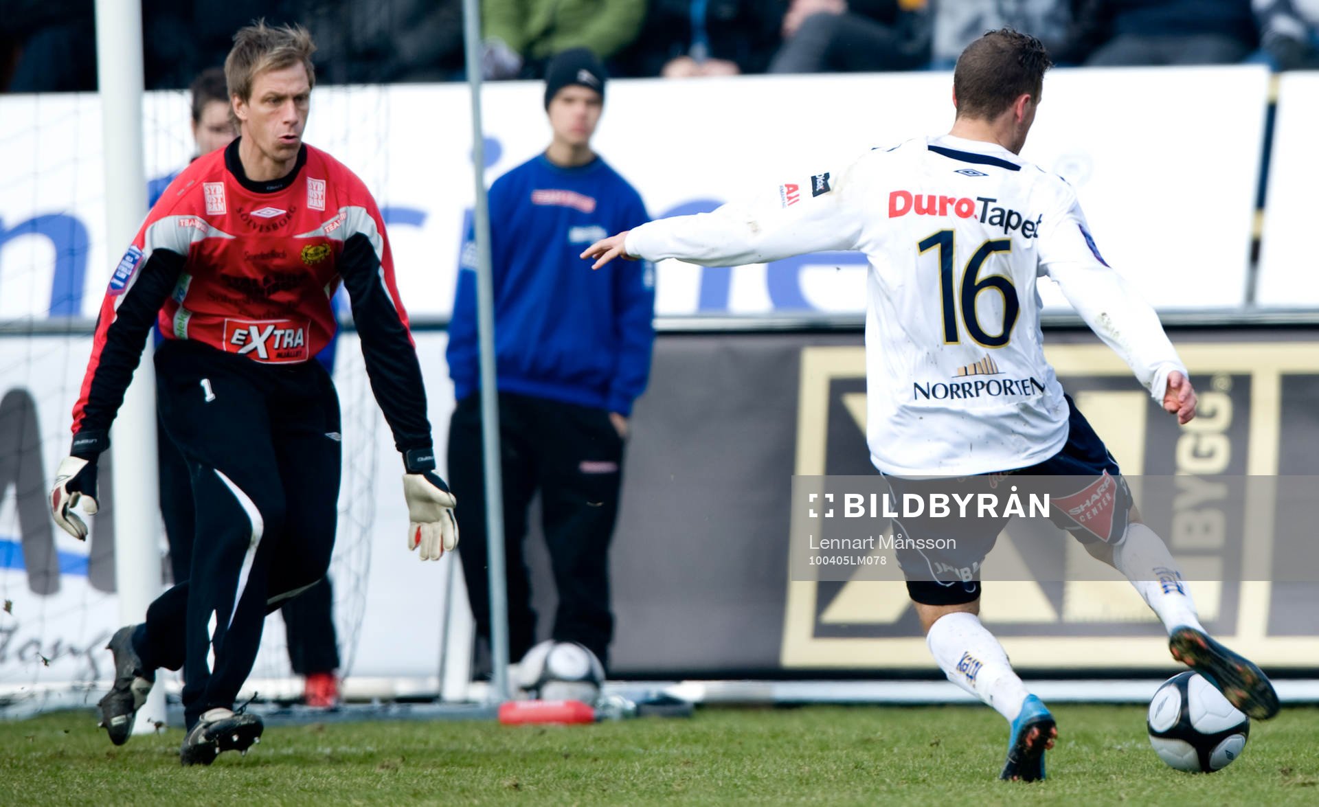 0-2 Alexander Gerndt som skjuter förbi Mattias Asper,