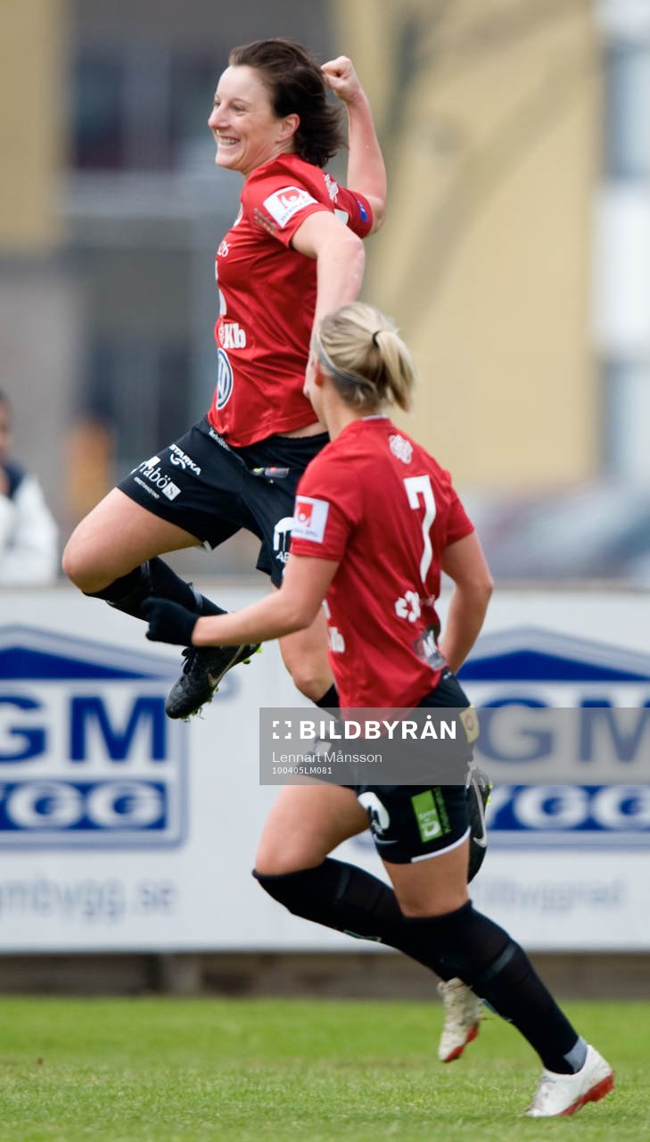  1-0 Antonia Göransson, Kristianstad, grattas av Kirsty Yallop. Jubel, glädje.