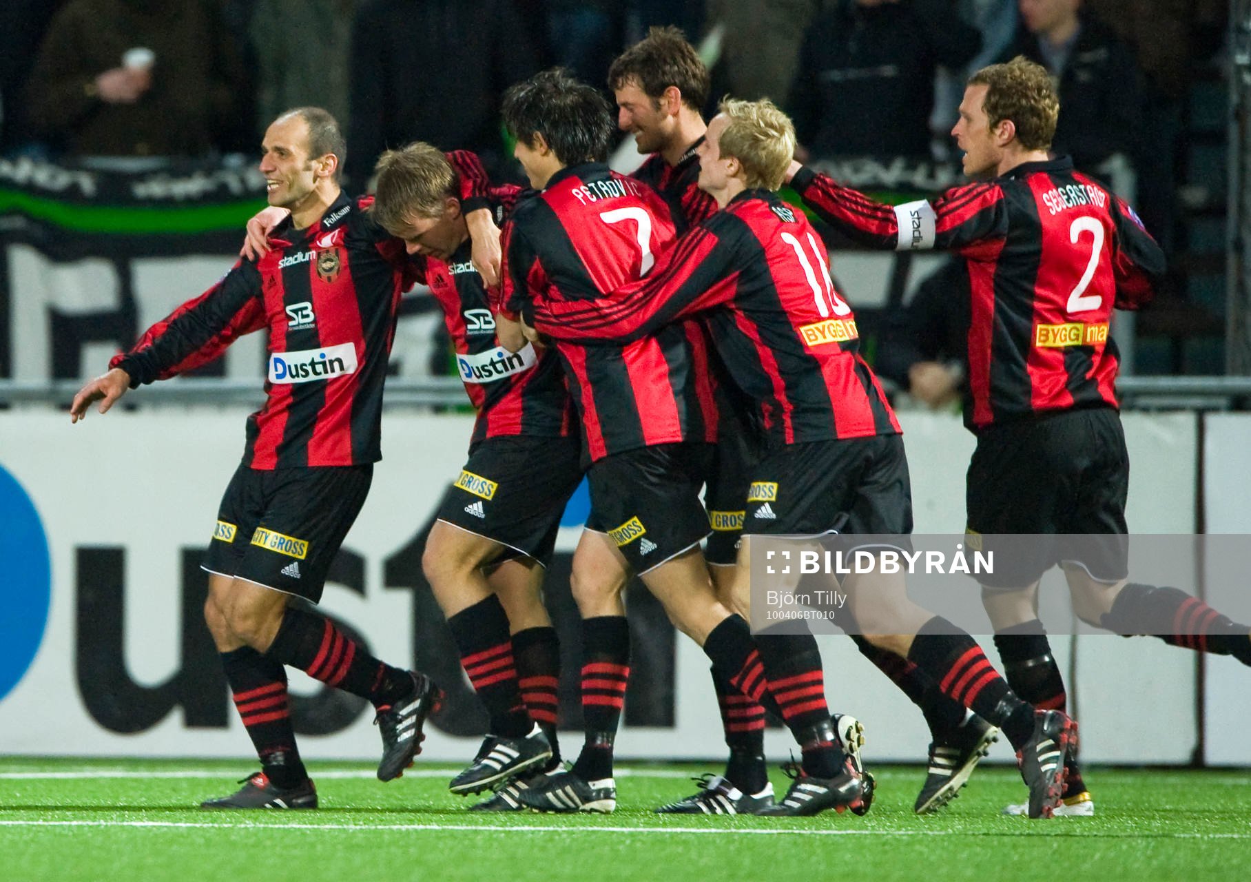 Joakim Runnemo, Brommapojkarna gratuleras efetr 1-0. Jubel
