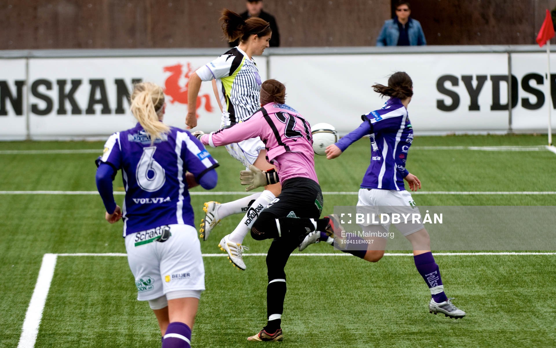 Kathryn Gill, LDB gör här sitt andra av tre i matchen