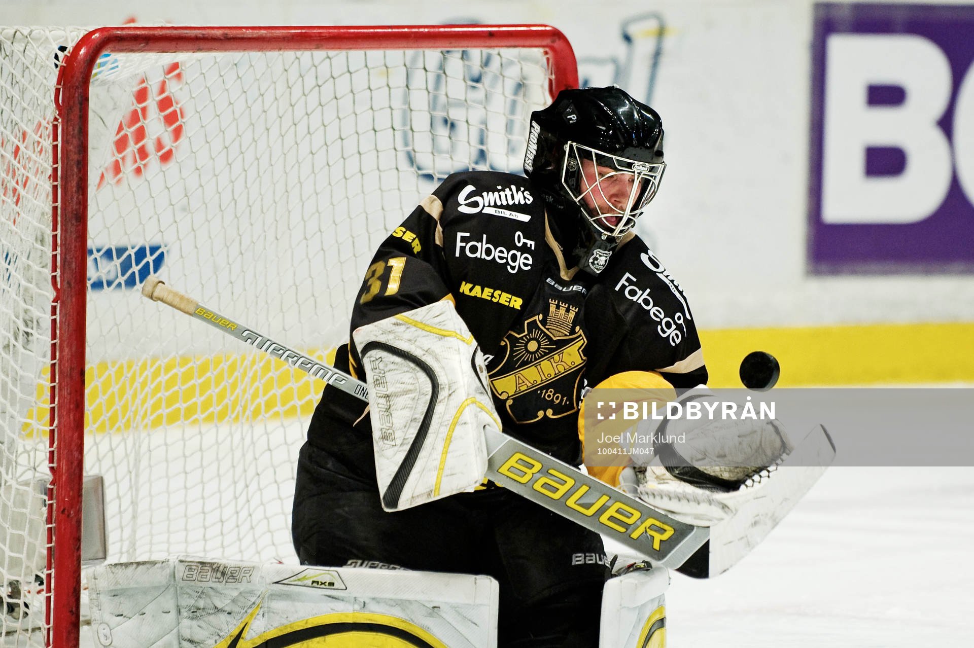 Fredrik Holmgren, målvakt, AIK, stoppar en puck