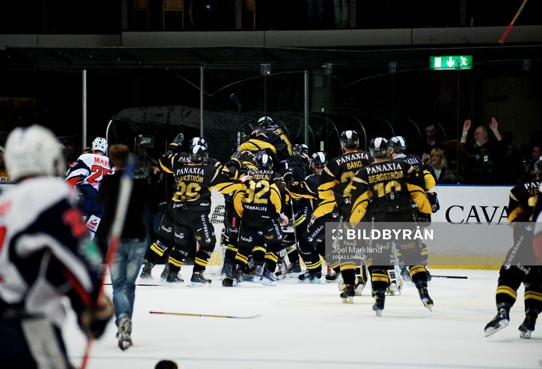 AIK-spelarna jublar