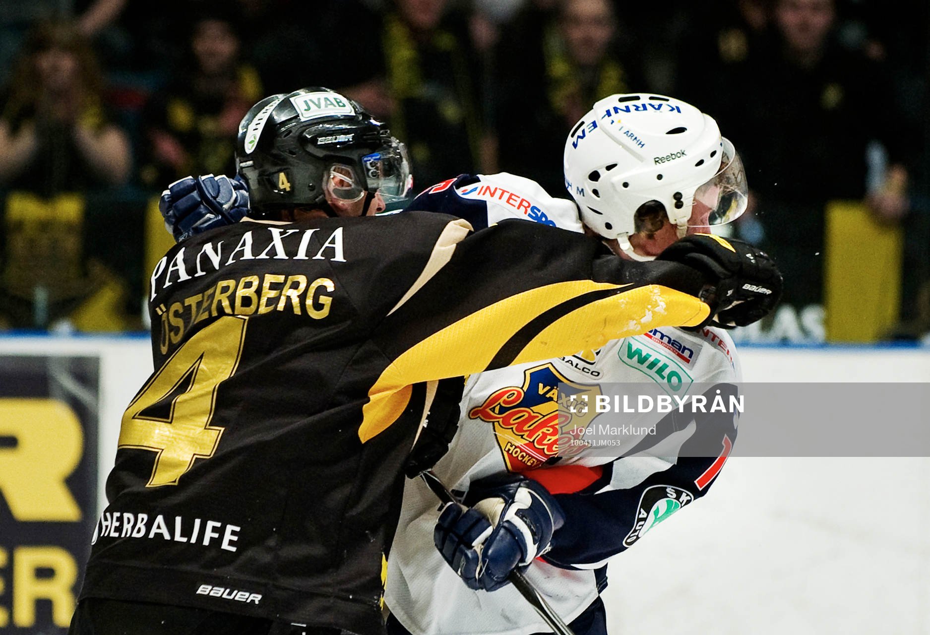 Mikael Österberg, AIK, slår till Niclas Burström, Växjö