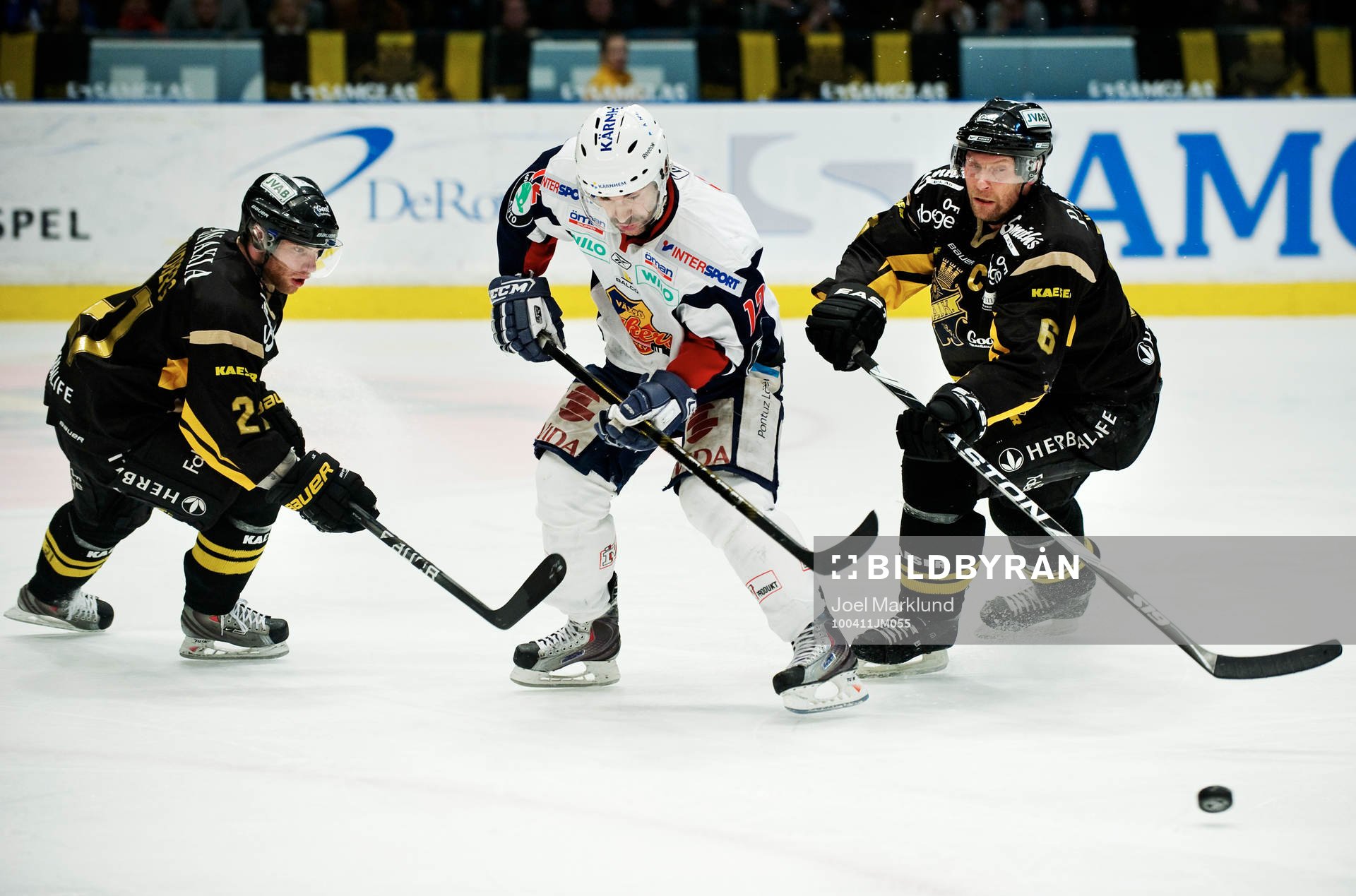 Christian Sandberg och Dick Tärnström, AIK, stoppar Steve