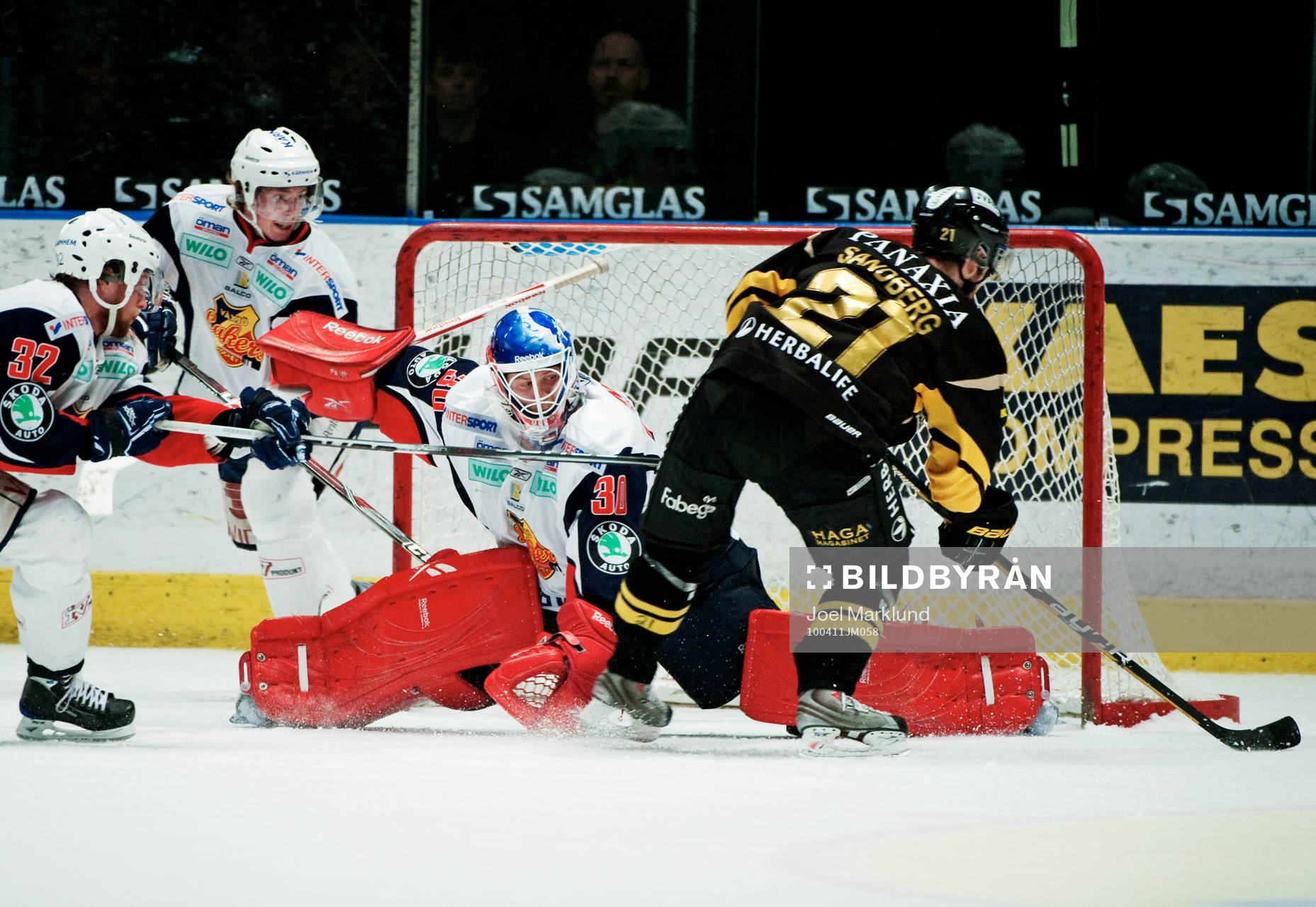 Christian Sandberg, AIK, missar en chans mot Viktor Fast,