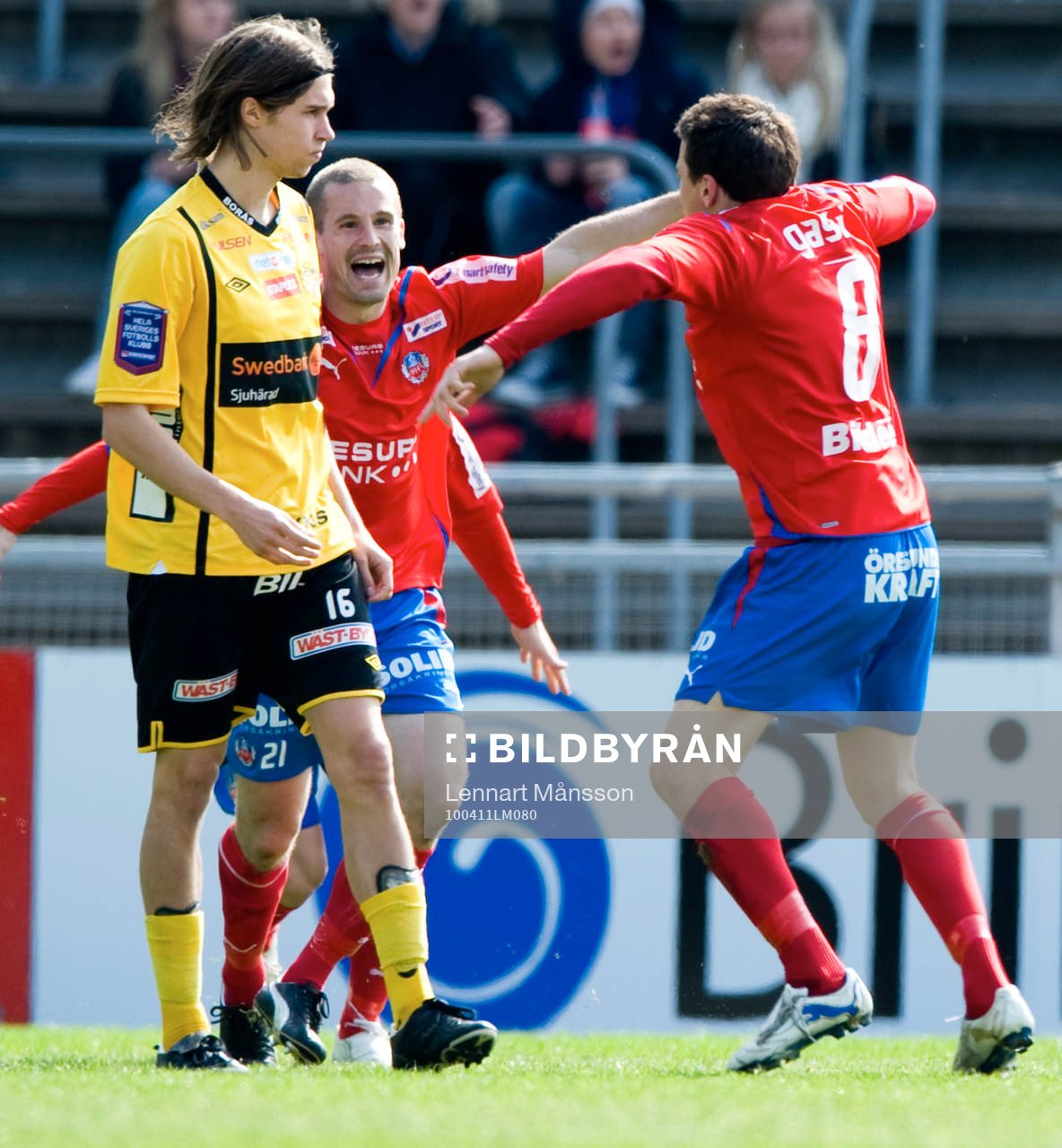 1-0 Ardian Gashi som grattas av Christoffer Andersson medan