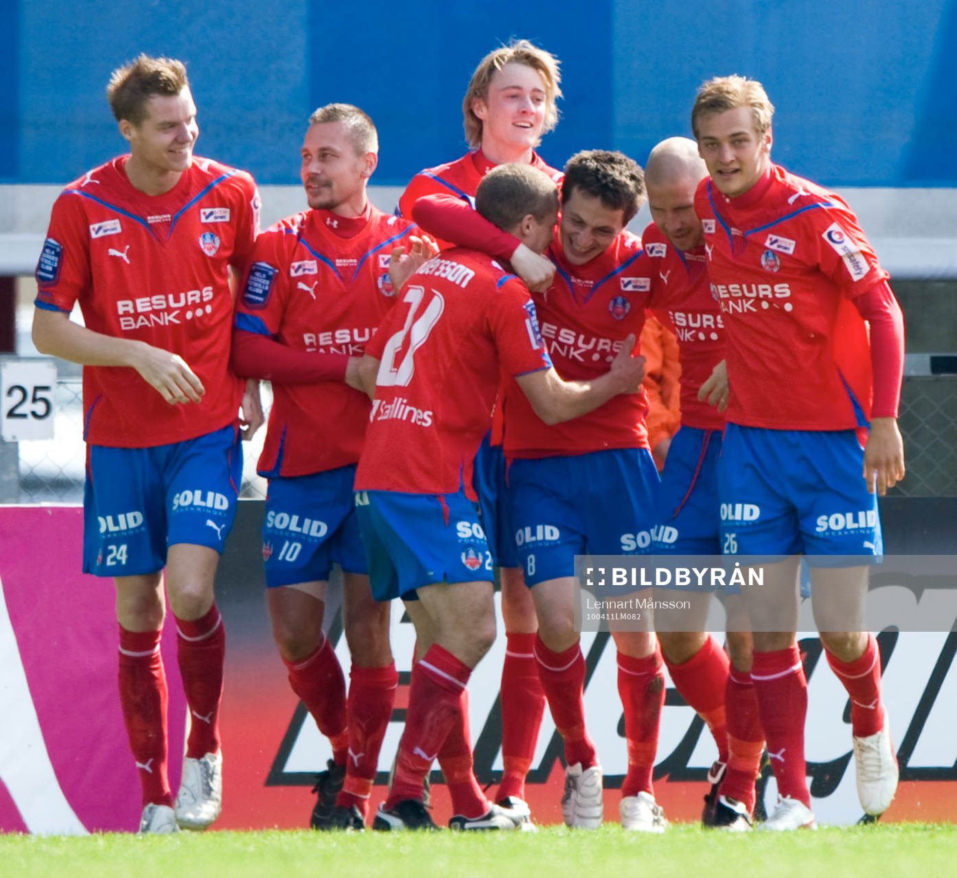 1-0 Ardian Gashi som grattas av Christoffer Andersson. Jubel