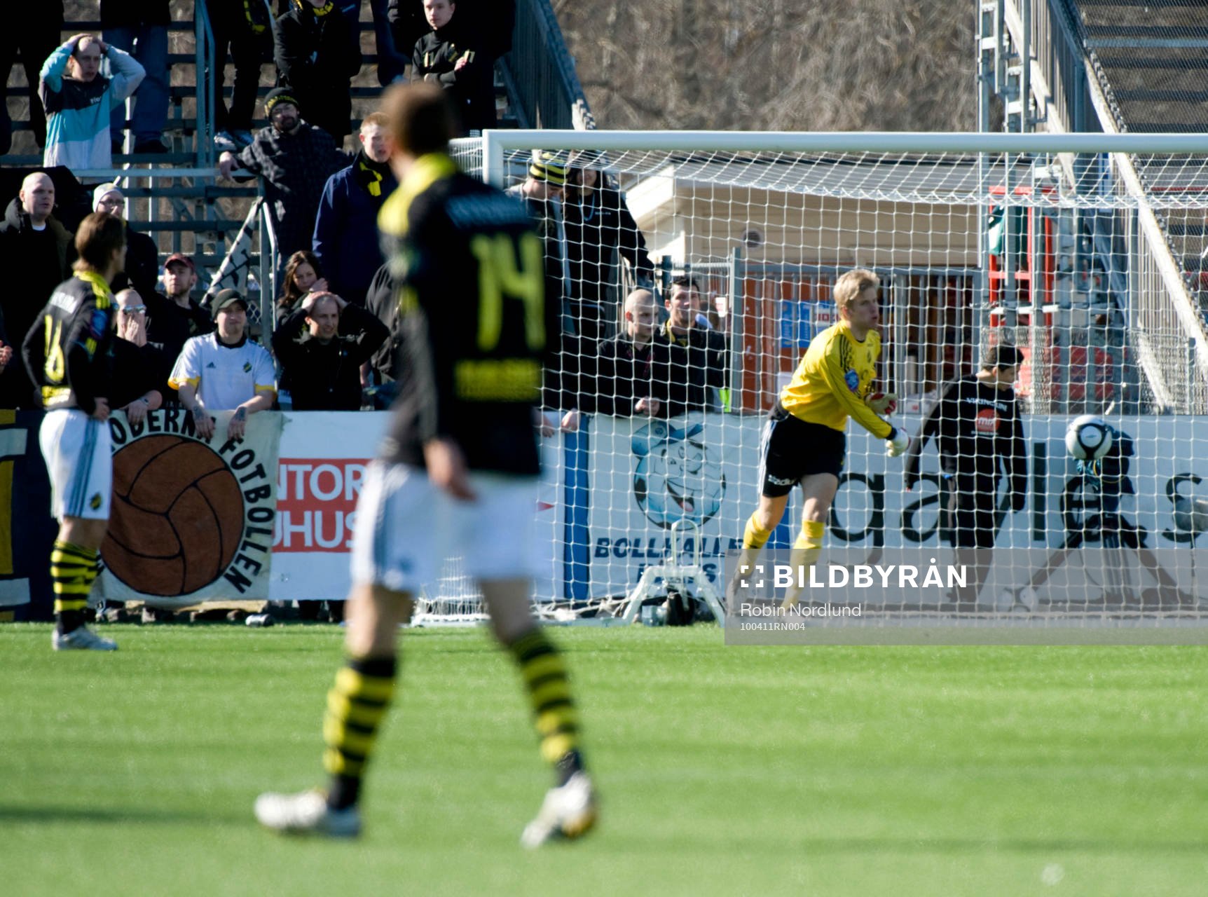 Tomi Maanoja, Målvakt AIK kastar ut bollen