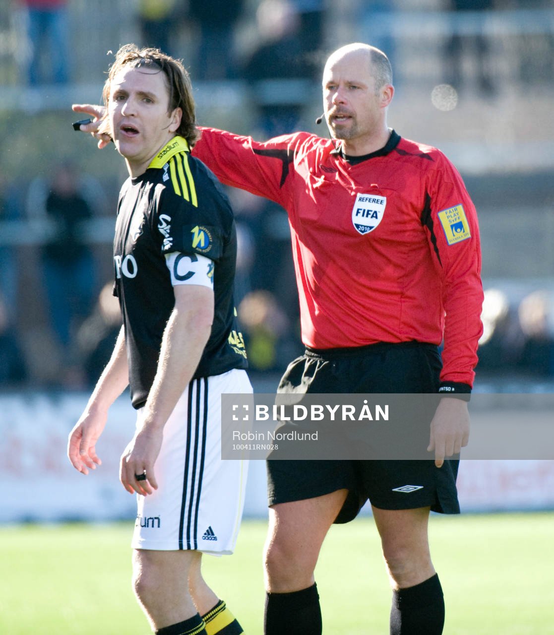 Domare Martin Hansson och Nils-Eric Johansson, AIK