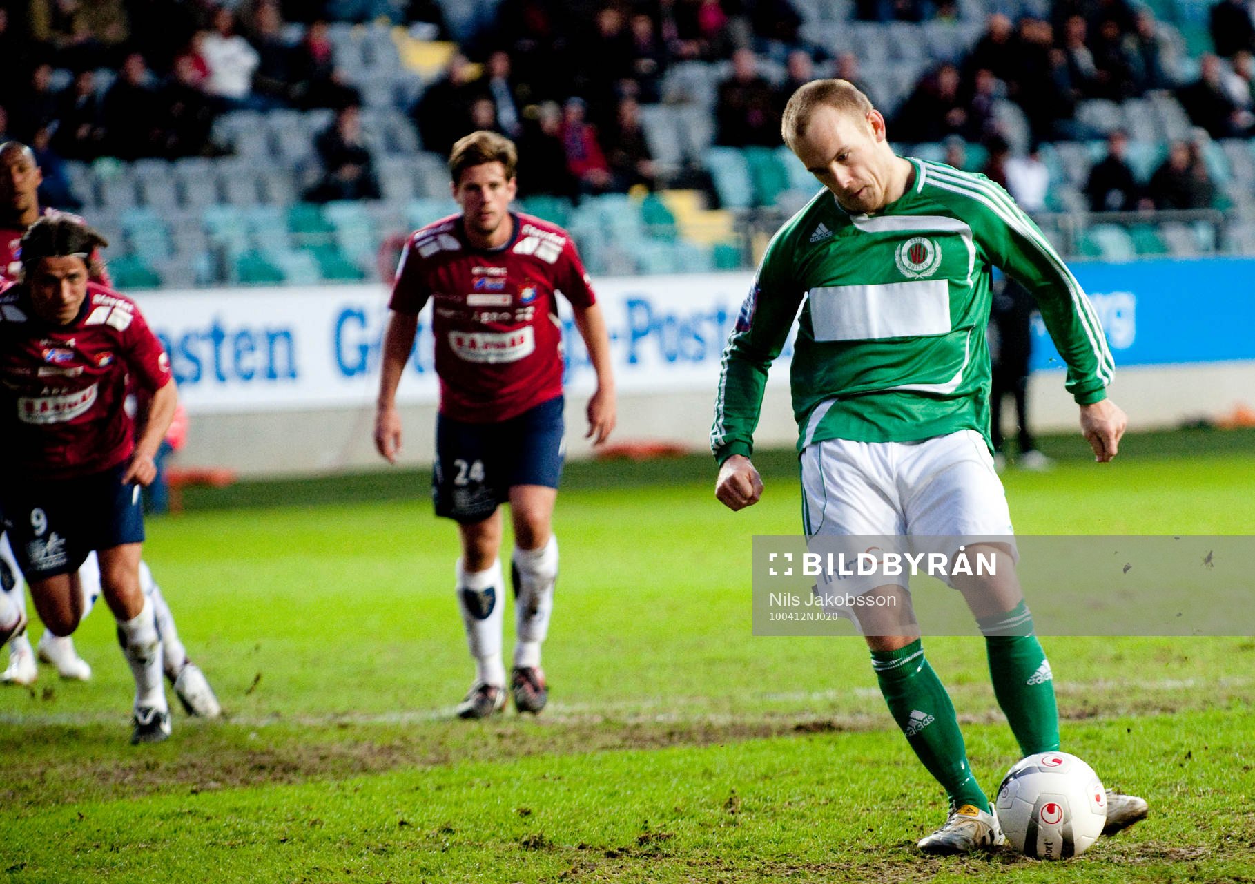 Magnus Eriksson, Väsby, sätter en straff