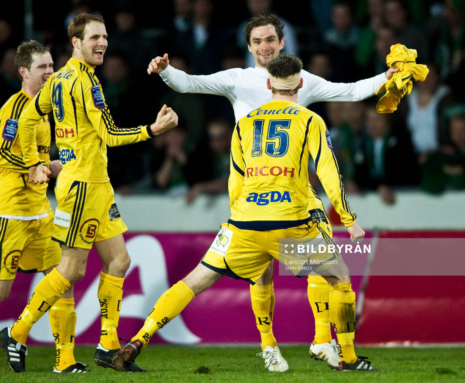Patrik Larsson, Ängelhom, jubel med Mikael Dahlgren och