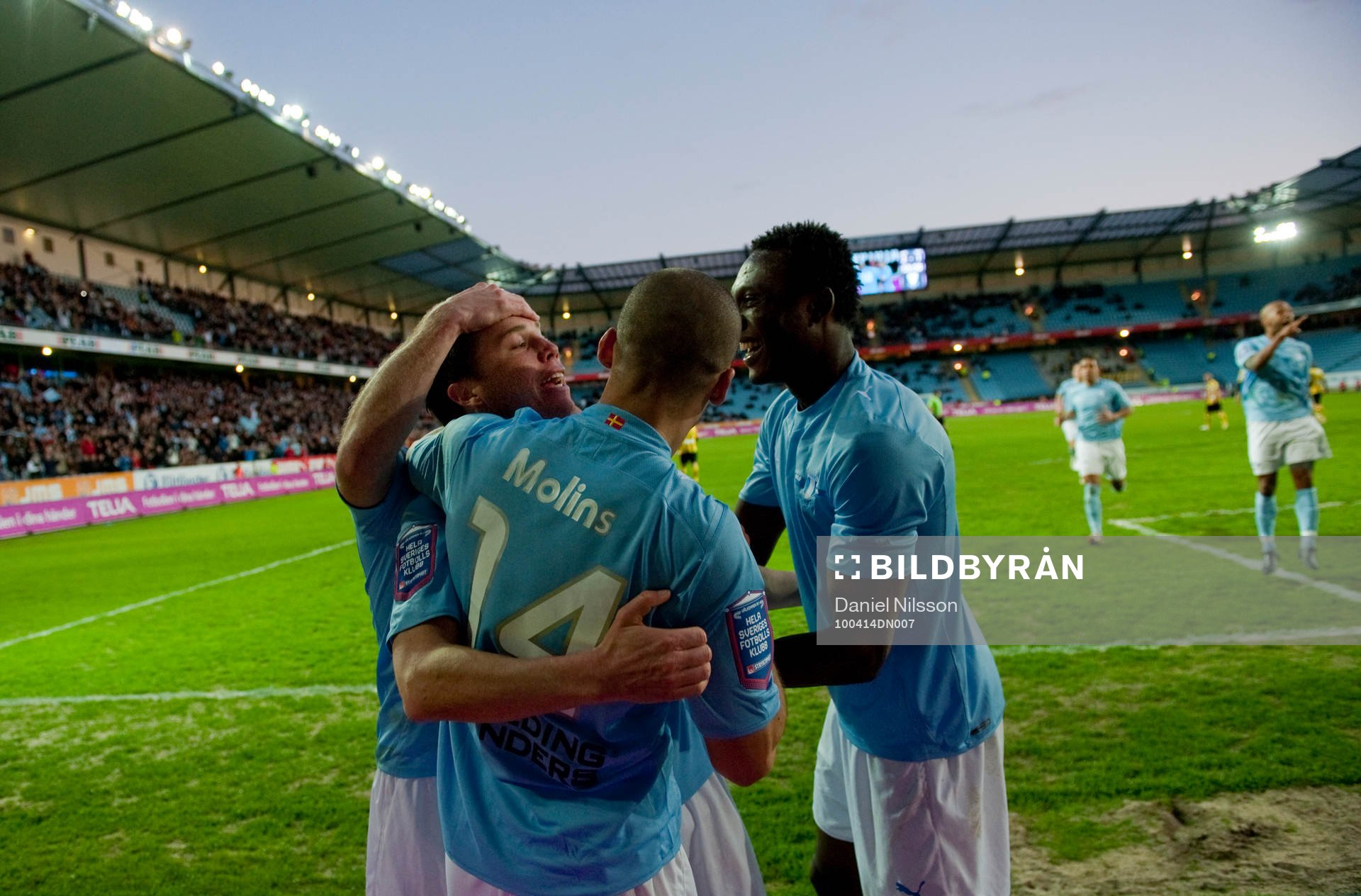 Daniel Andersson. Jubel, Guillermo Molins och Edward Ofere,