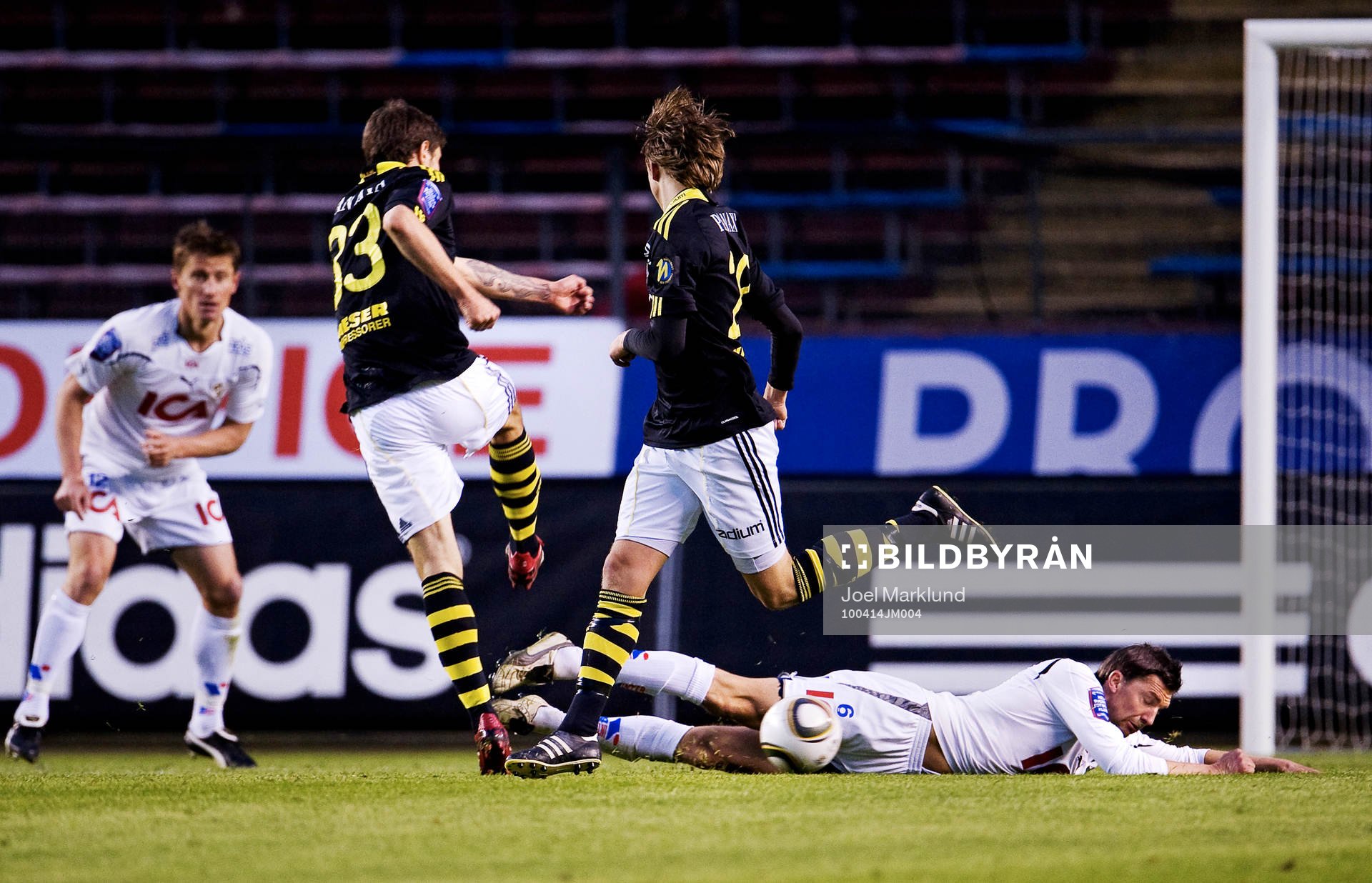 Sebastián Eguren, AIK, och Mikael Rosén, Halmstad