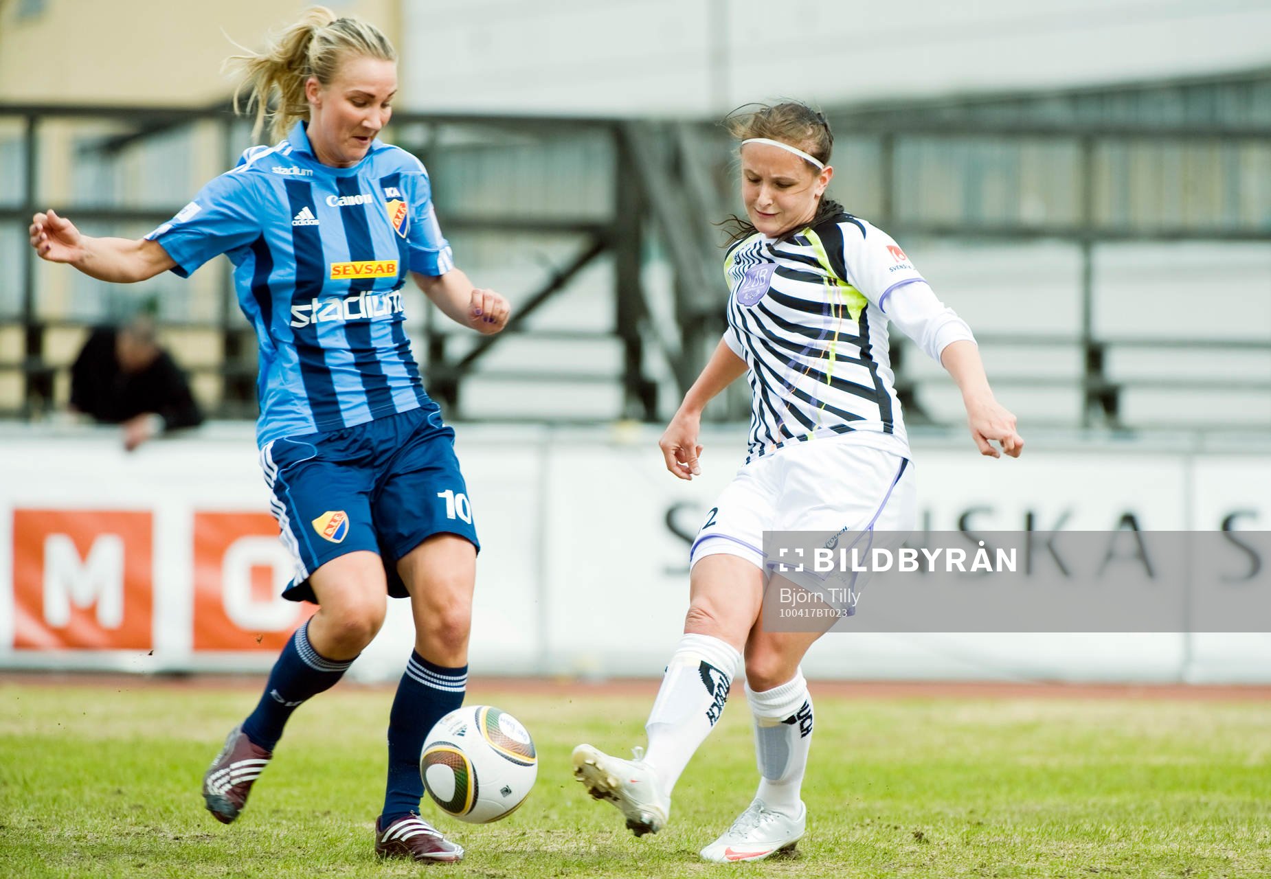 Emma Lundh, Djurgården och Josefine Alfsson, Malmö (0-1)