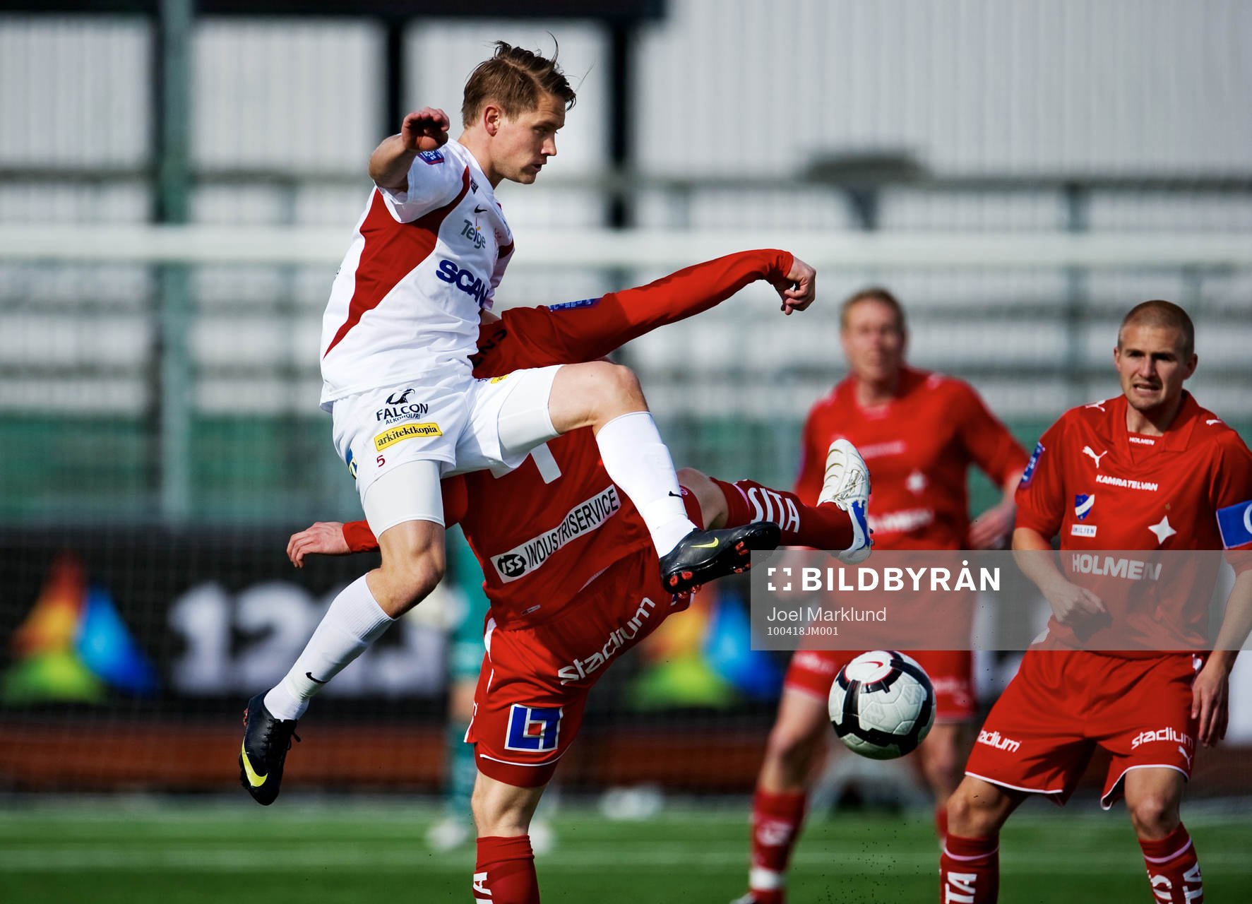 Andi Toompuu, Assyriska, vinner en luftduell