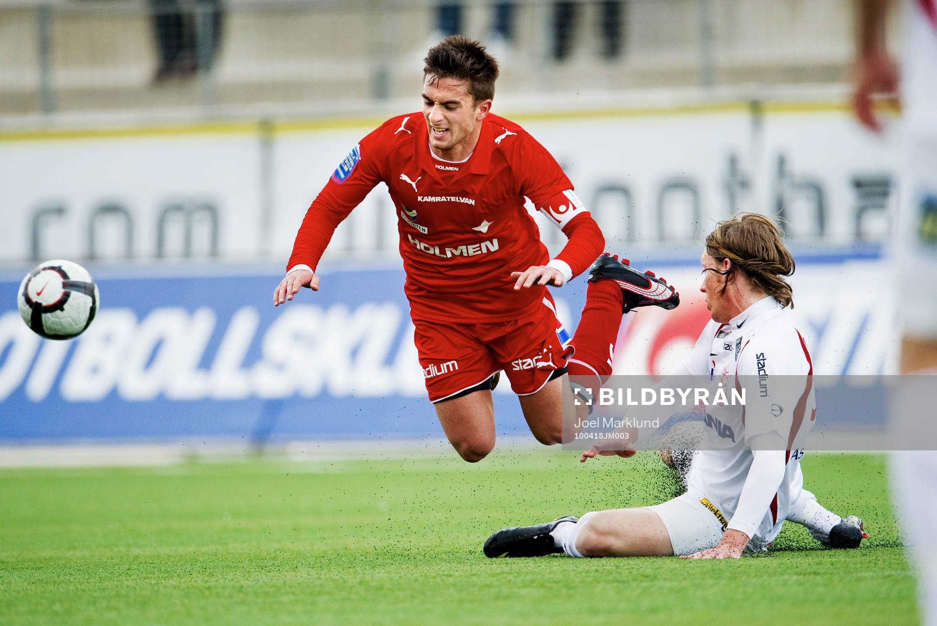 Christopher Telo, Norrköping, fälls av David Björkeryd,