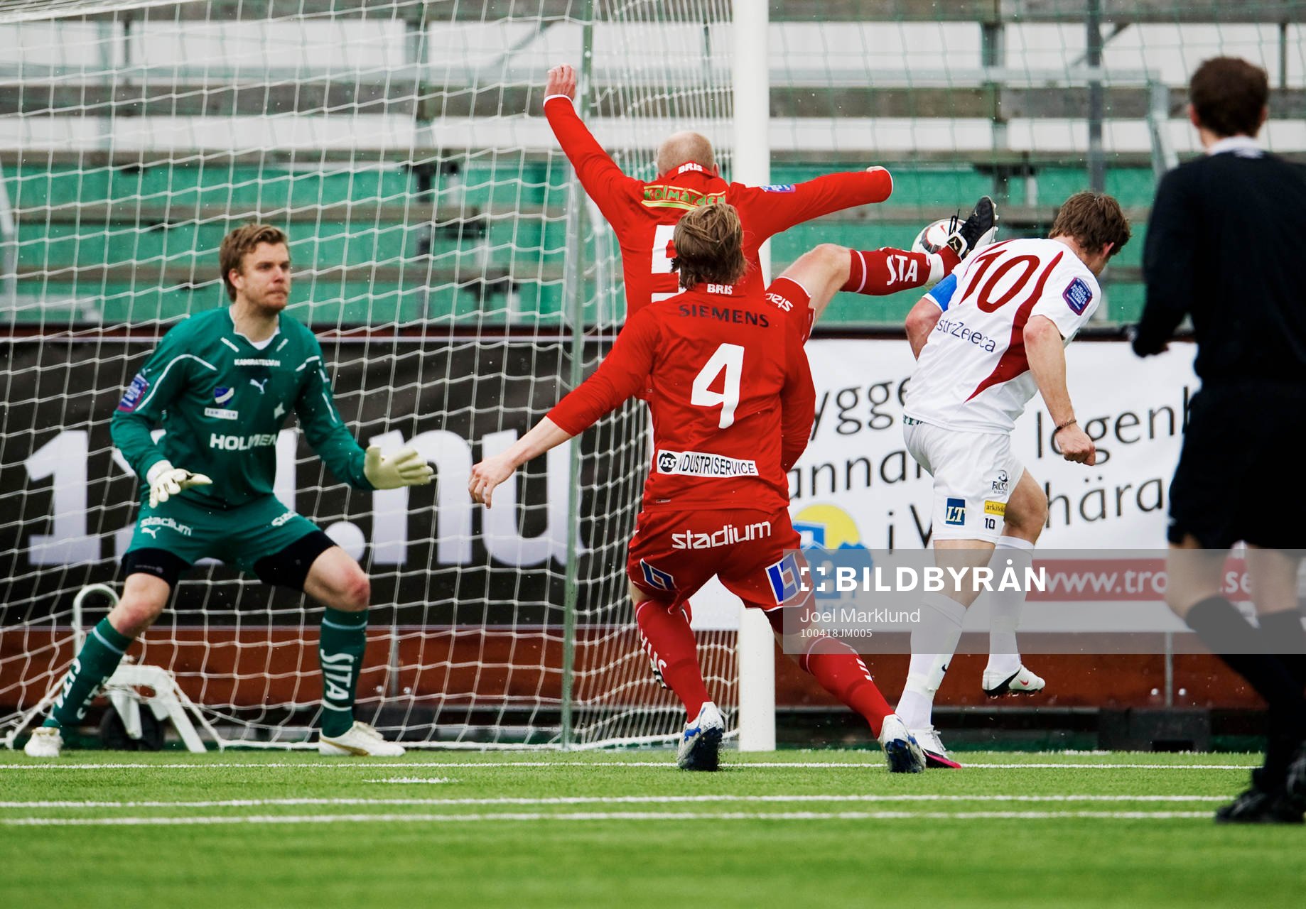 Göran Marklund, Assyriska, nickar in 1-0