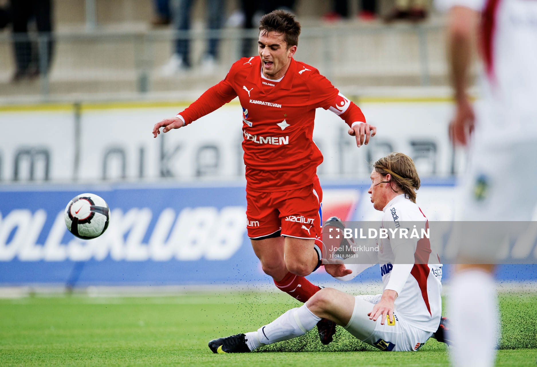 Christopher Telo, Norrköping, fälls av David Björkeryd,