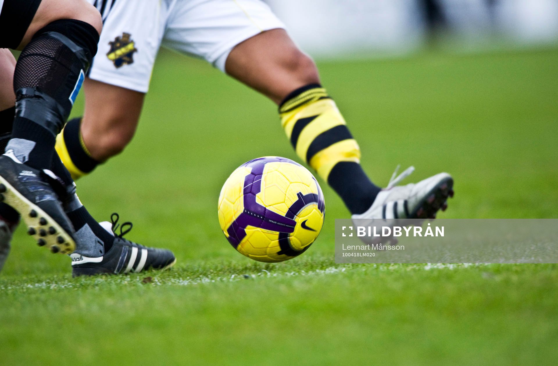 Fot, sko, ben, boll, gräs, gräsplan, genre