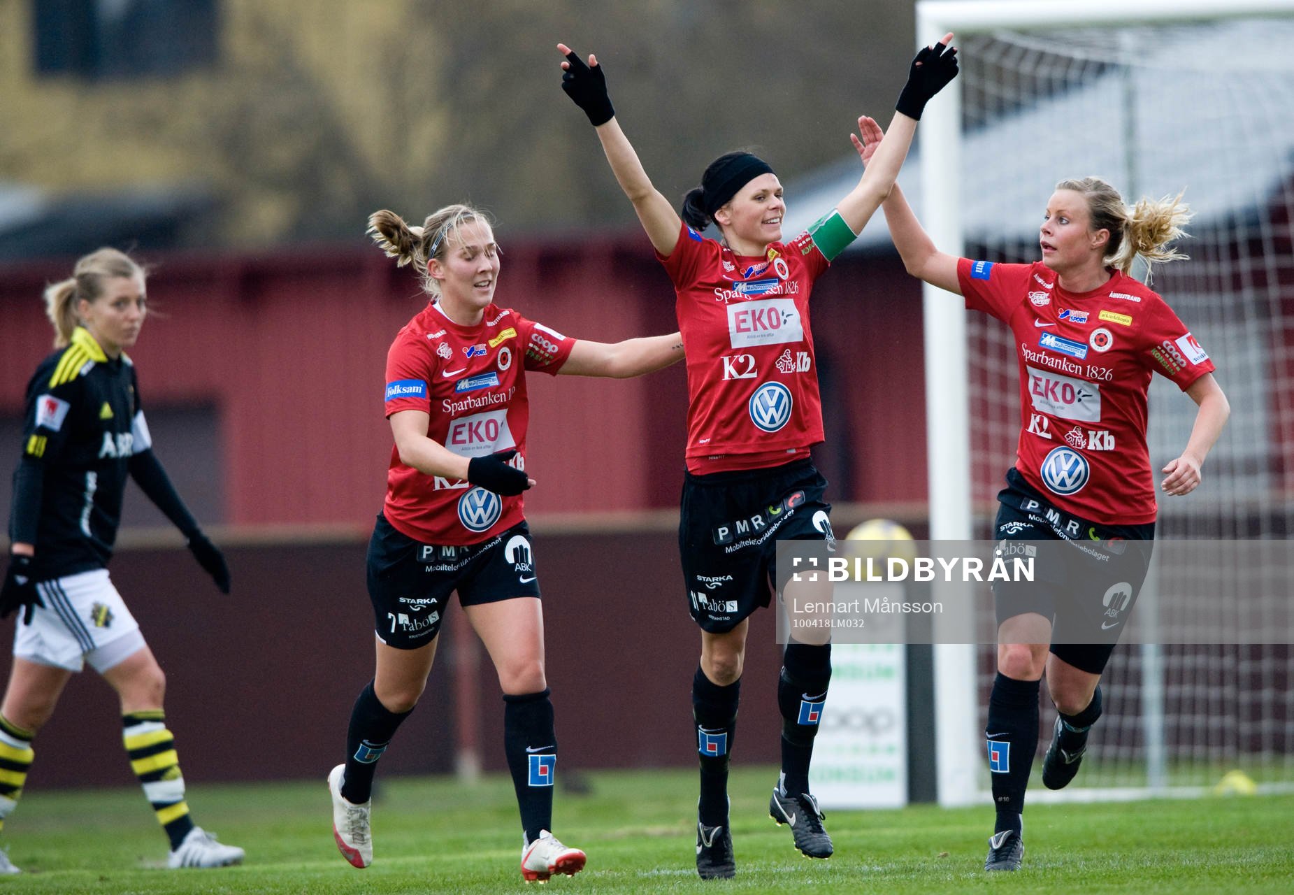 1-1 Susanne Moberg som grattas av Kirstuy Yallop och Sofie