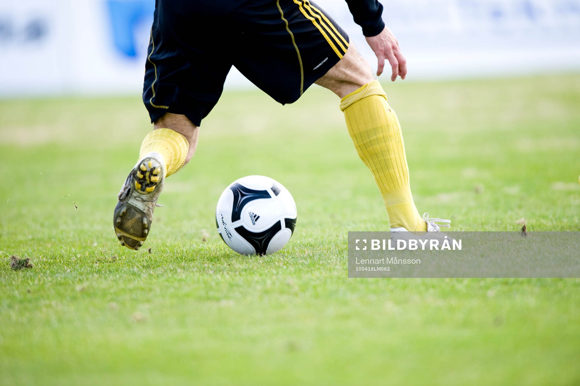 Fot, fötter, boll, fotboll, gräsmatta